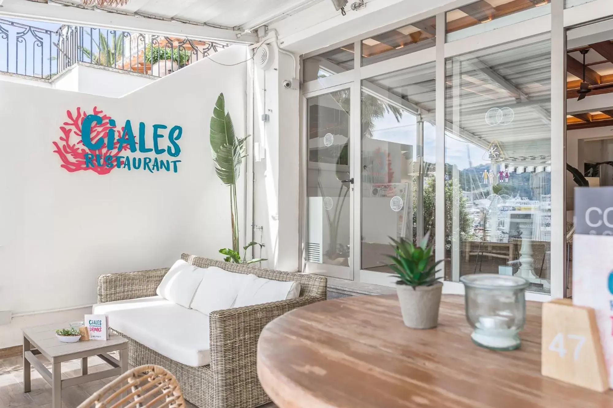 Lounge or bar in FERGUS Style Soller Beach