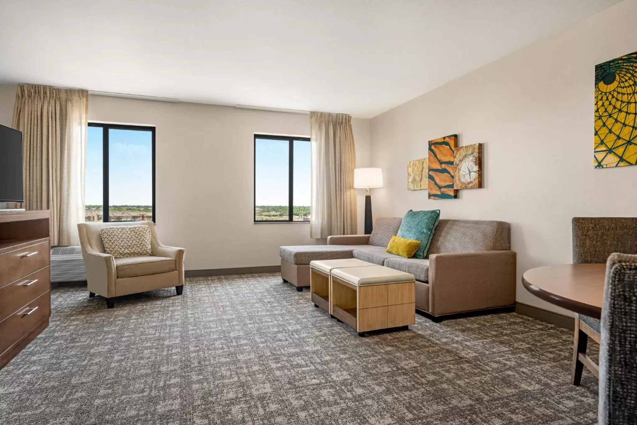 Photo of the whole room, Seating Area in Staybridge Suites Oklahoma City-Quail Springs, an IHG Hotel