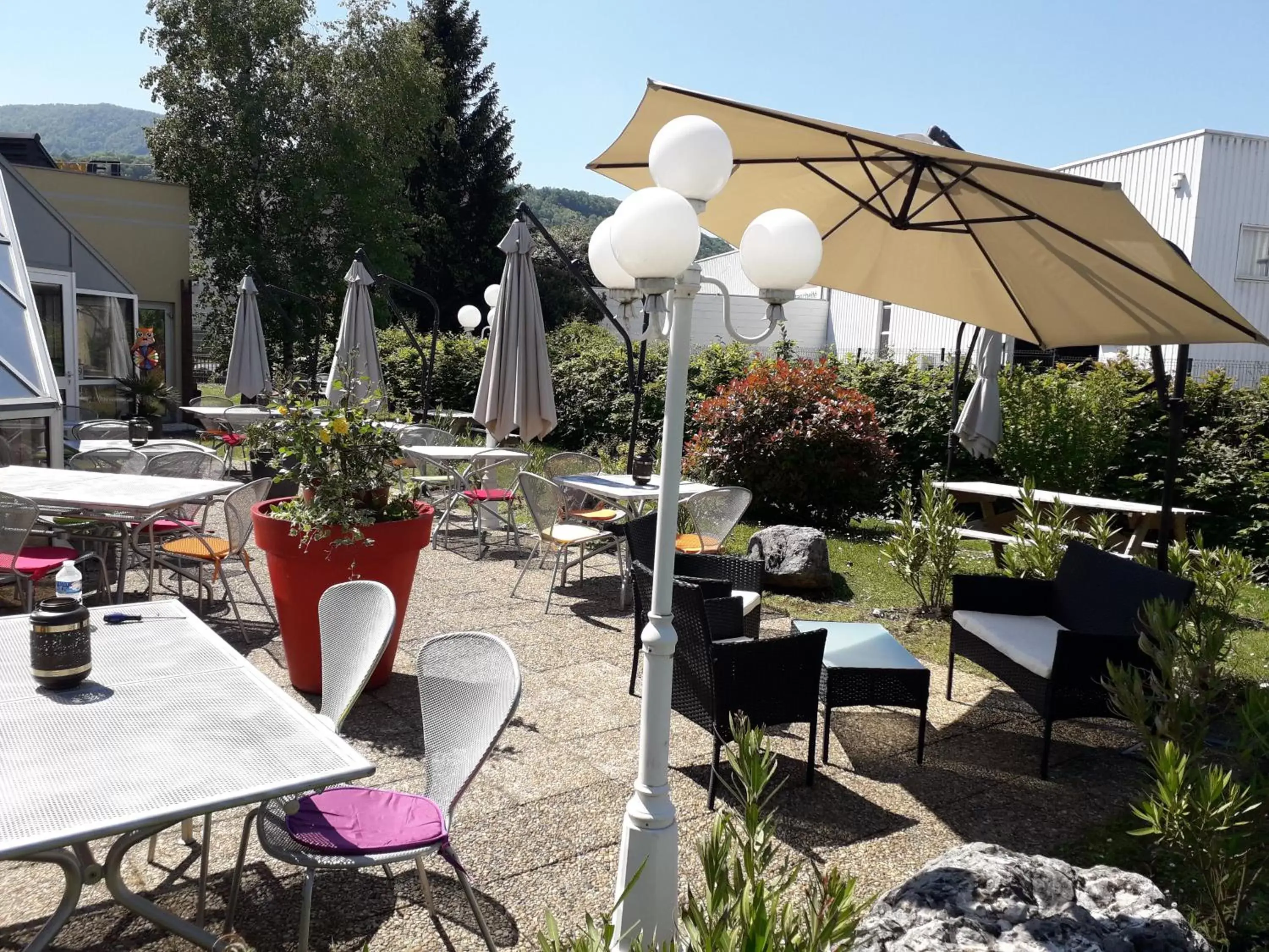 Balcony/Terrace, Restaurant/Places to Eat in ibis Grenoble Université