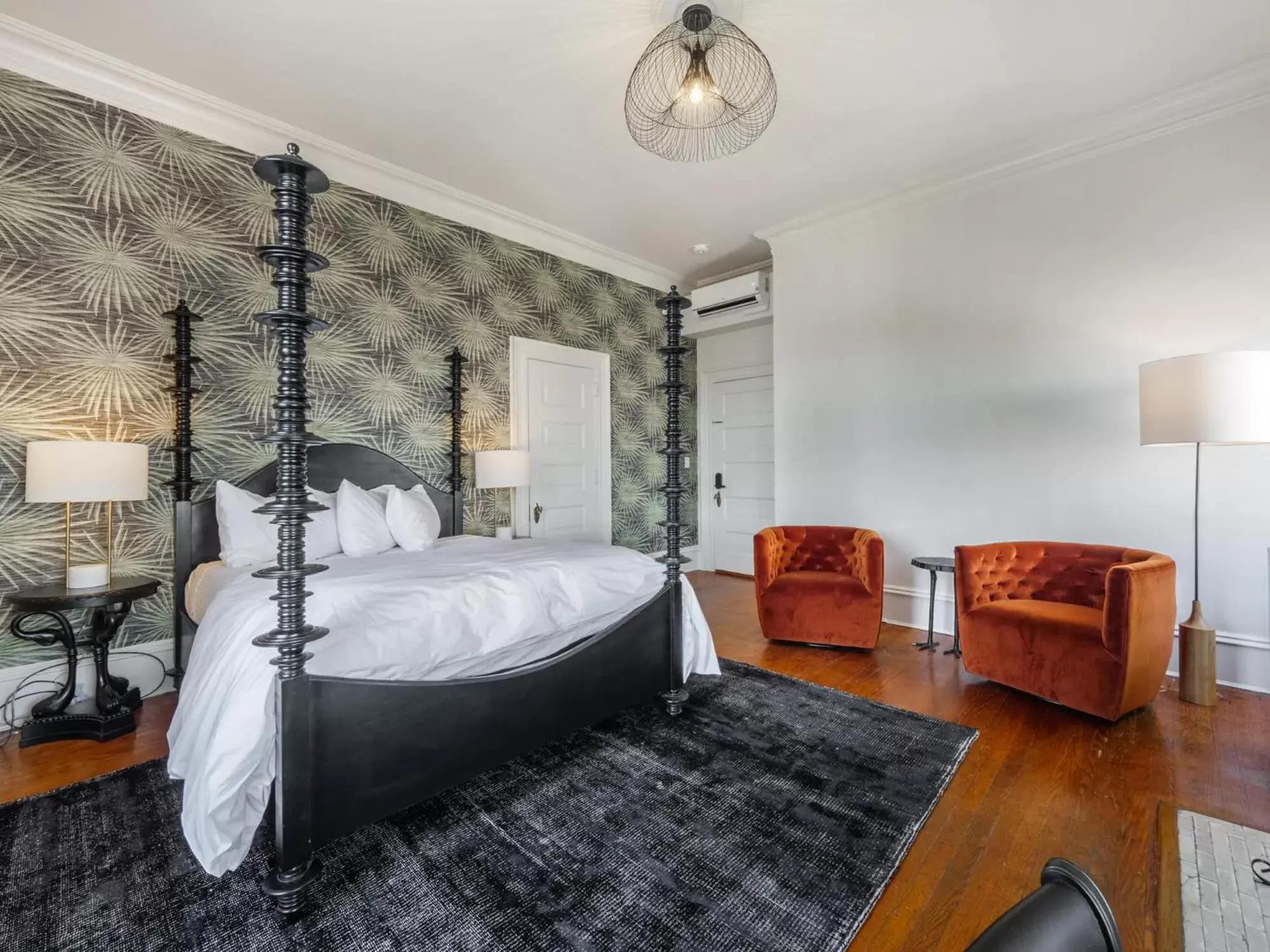 Deluxe Queen Room in Graystone Inn Deluxe Queen Room in Graystone Inn