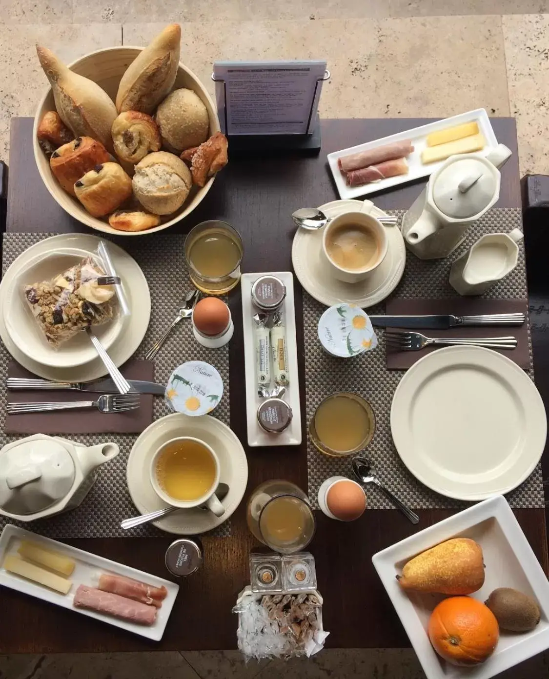 Breakfast in Hôtel Montmorency & Spa