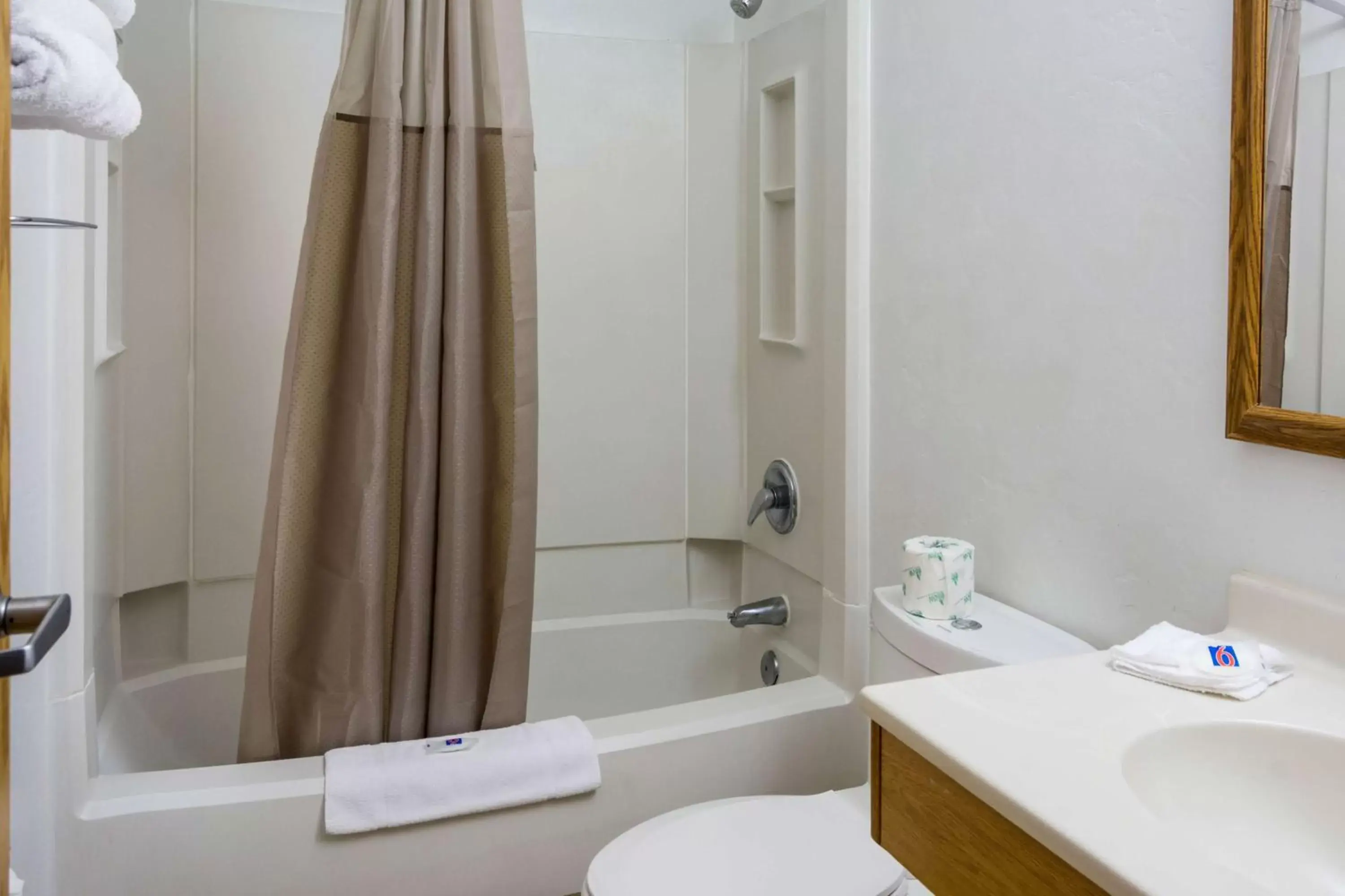 Shower, Bathroom in Motel 6-Wilsonville, OR - Portland