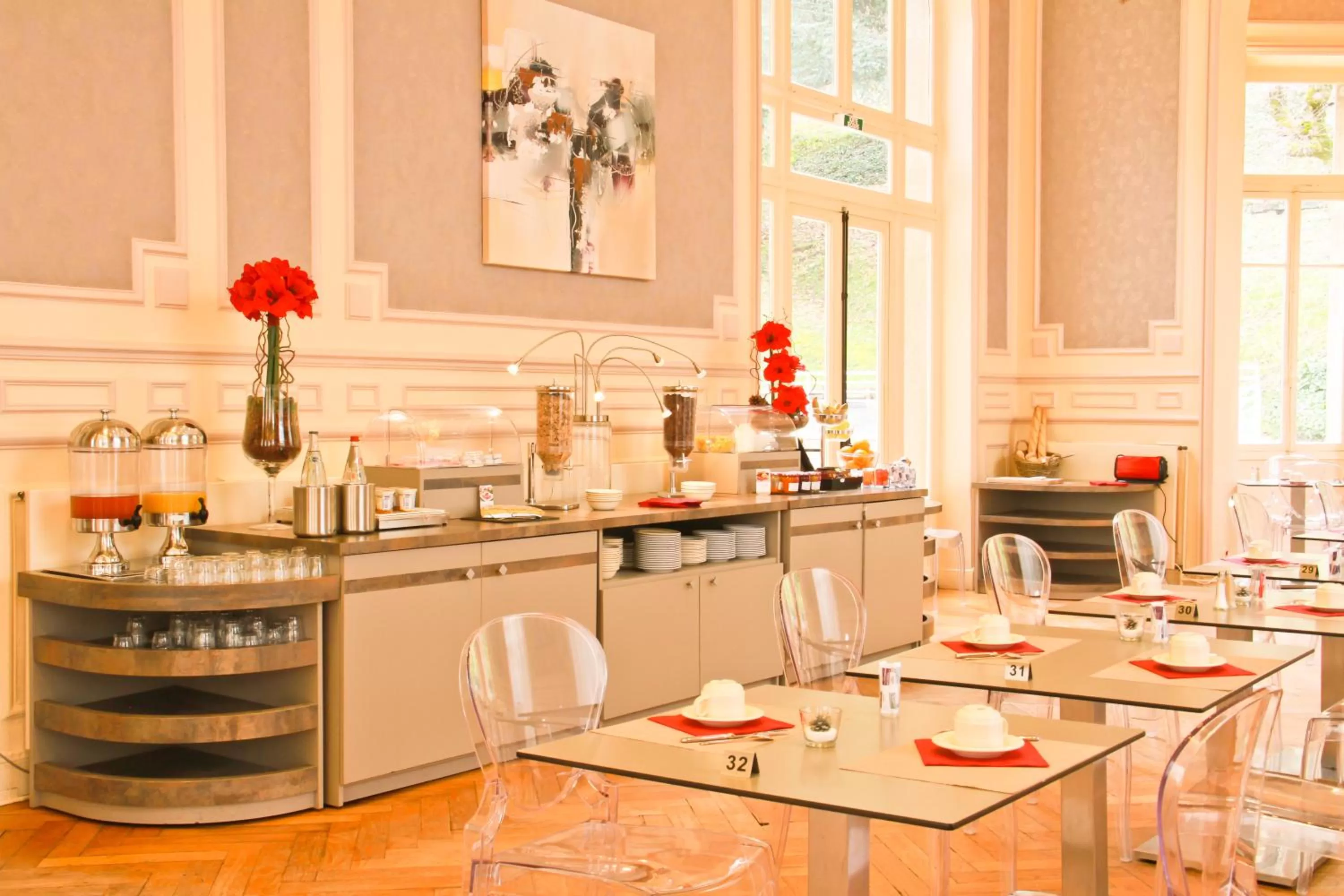 Continental breakfast in Hôtel Mercure Saint-Nectaire Spa & Bien-être