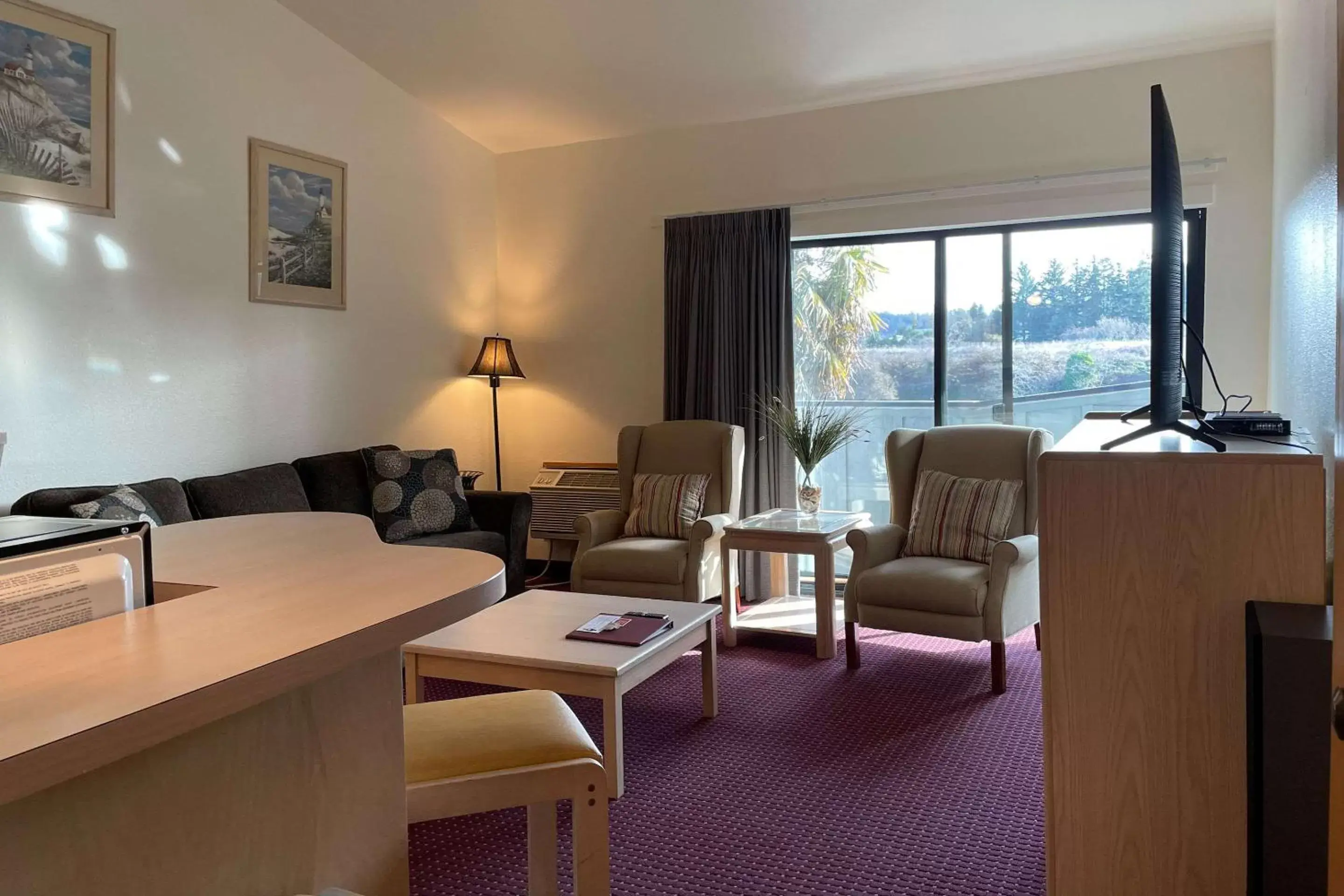 Bedroom, Seating Area in Edgewater Inn and Suites