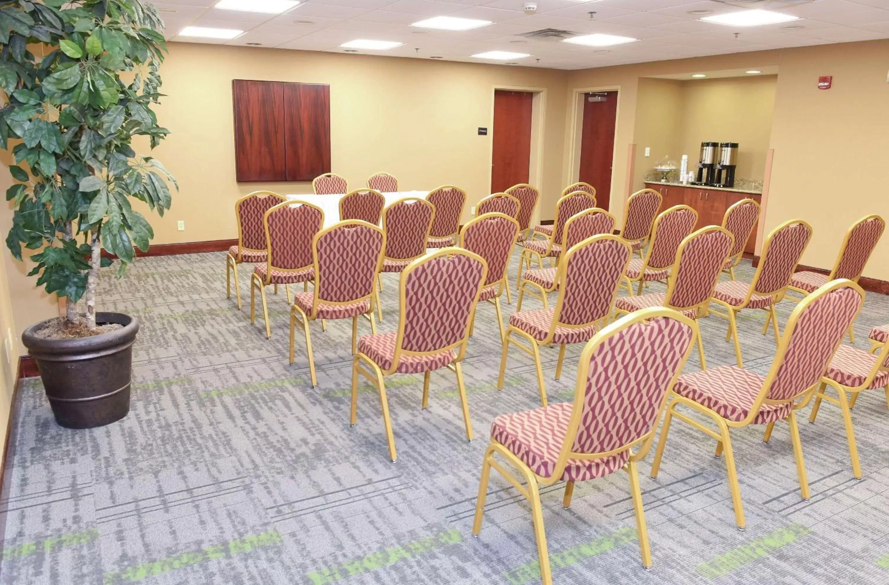 Meeting/conference room in Hampton Inn & Suites Madisonville