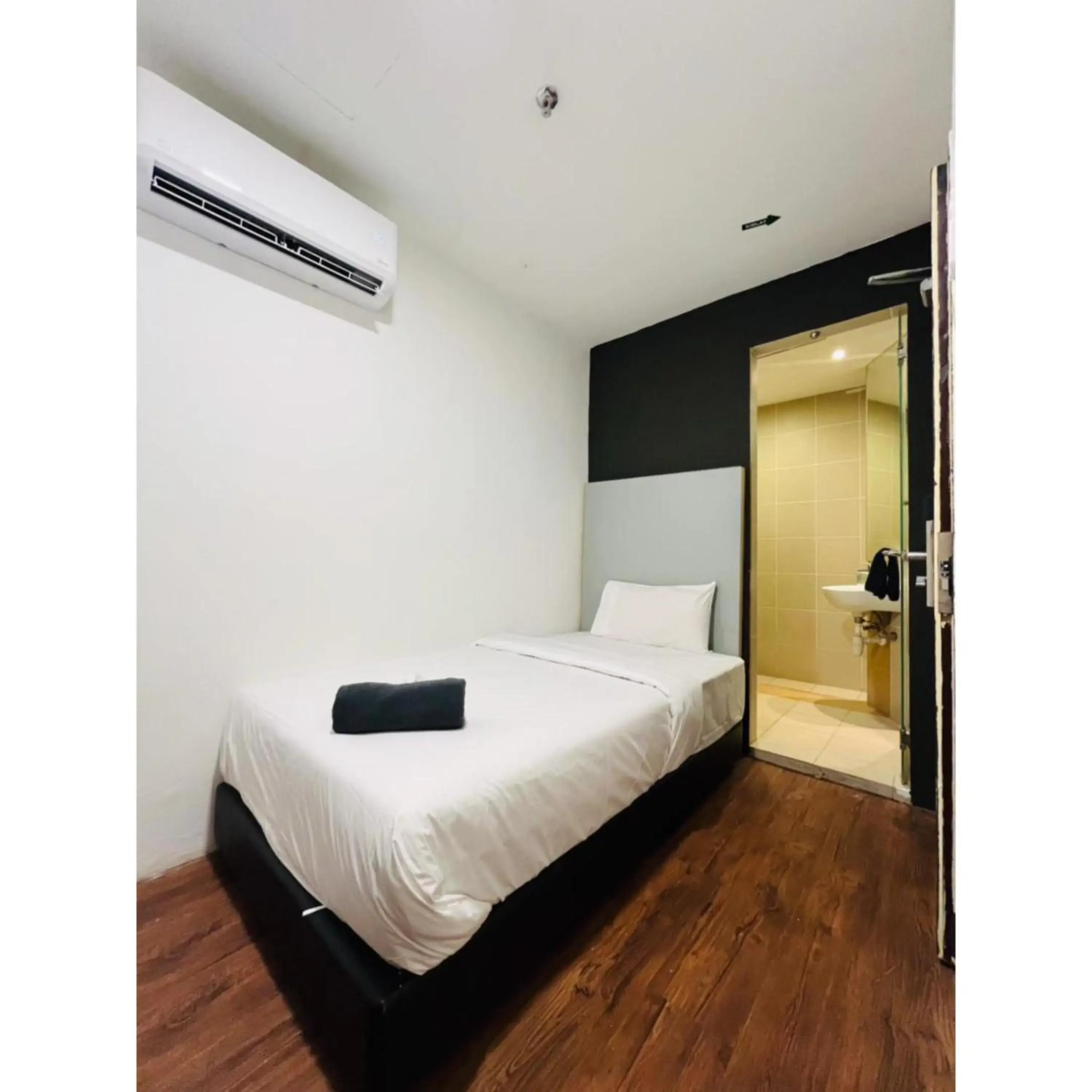 Bedroom, Bed in Sandpiper Hotel Kuala Lumpur