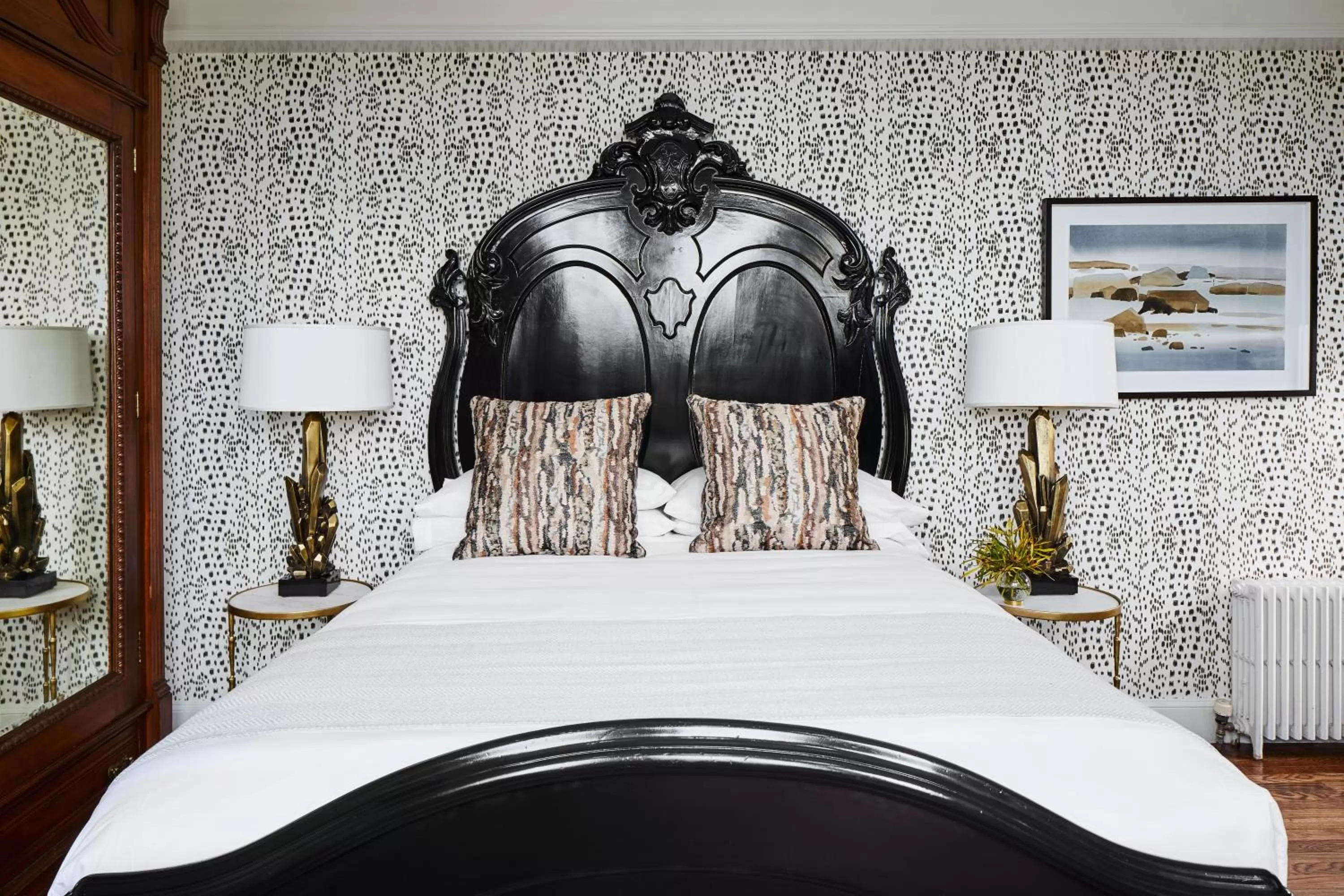 Decorative detail, Bed in The Cliffside Inn