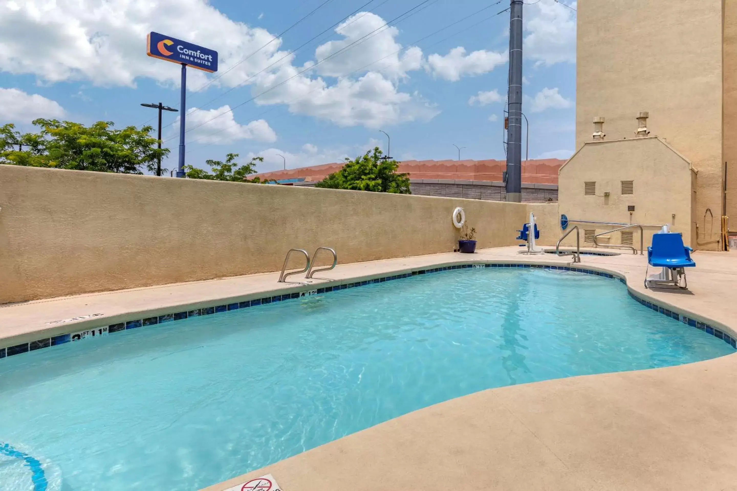 Swimming Pool in Comfort Inn & Suites Albuquerque Downtown
