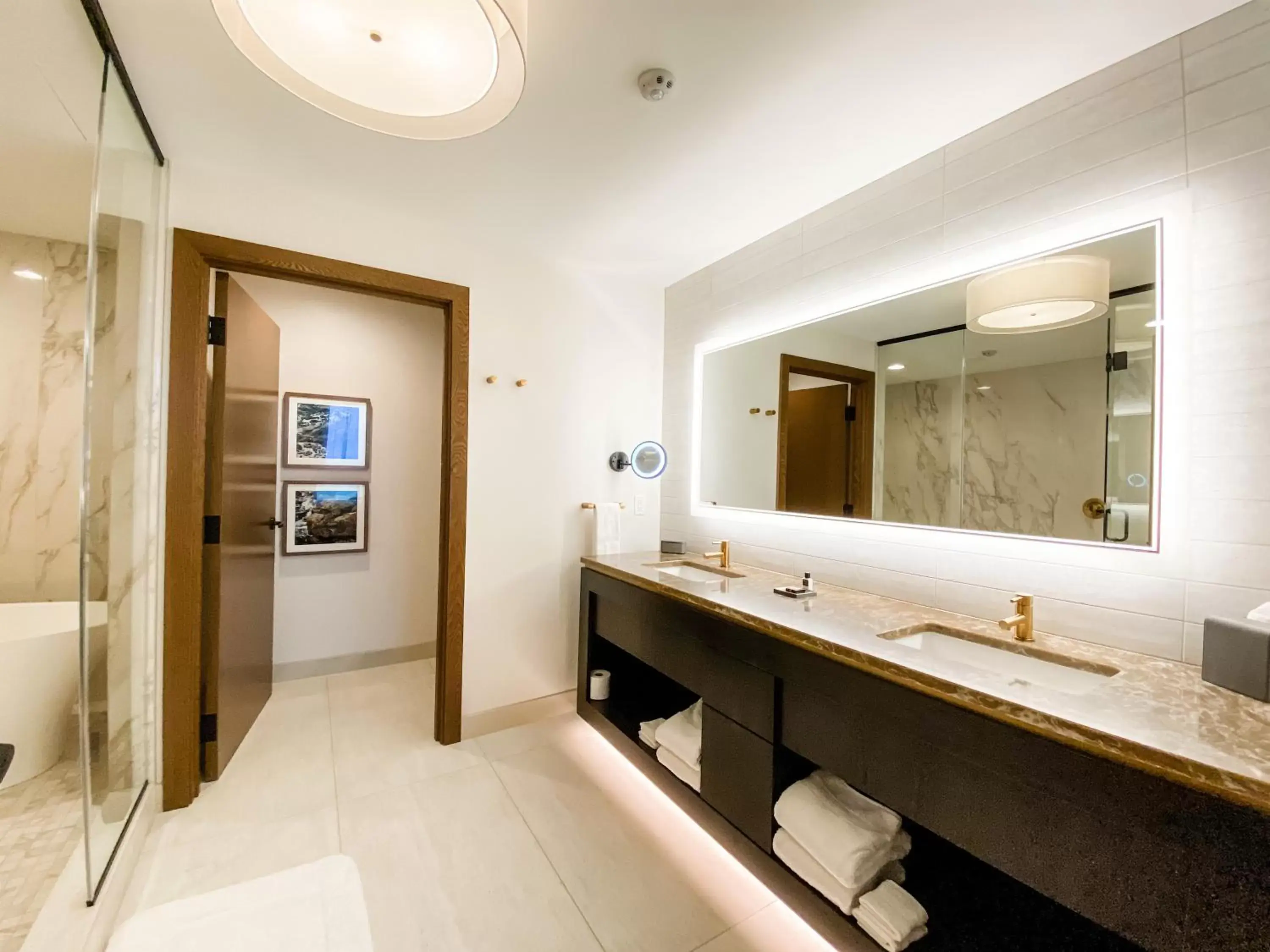 Bathroom in Omni Viking Lakes