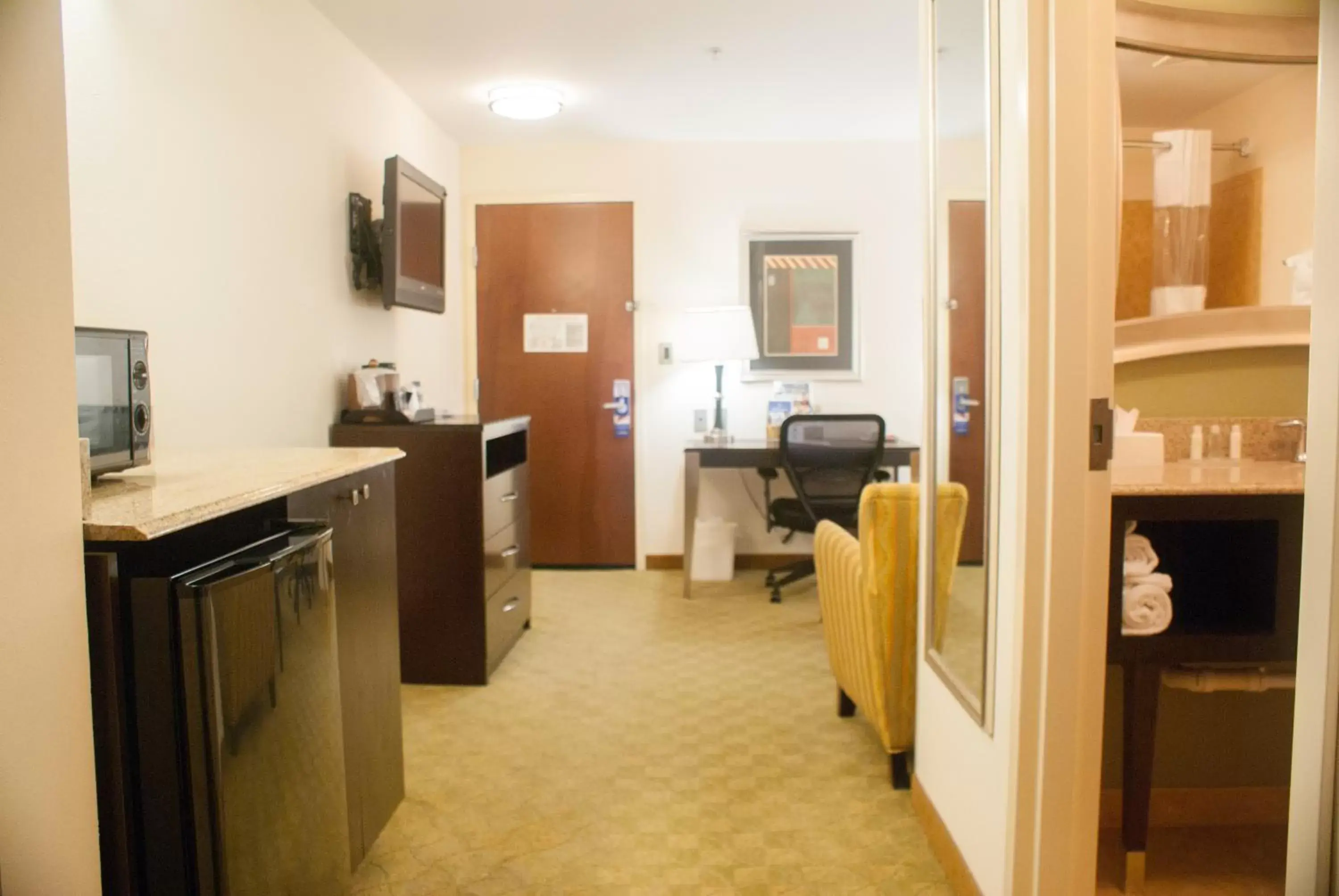 Decorative detail, Kitchen/Kitchenette in Best Western Plus Cecil Field Inn & Suites