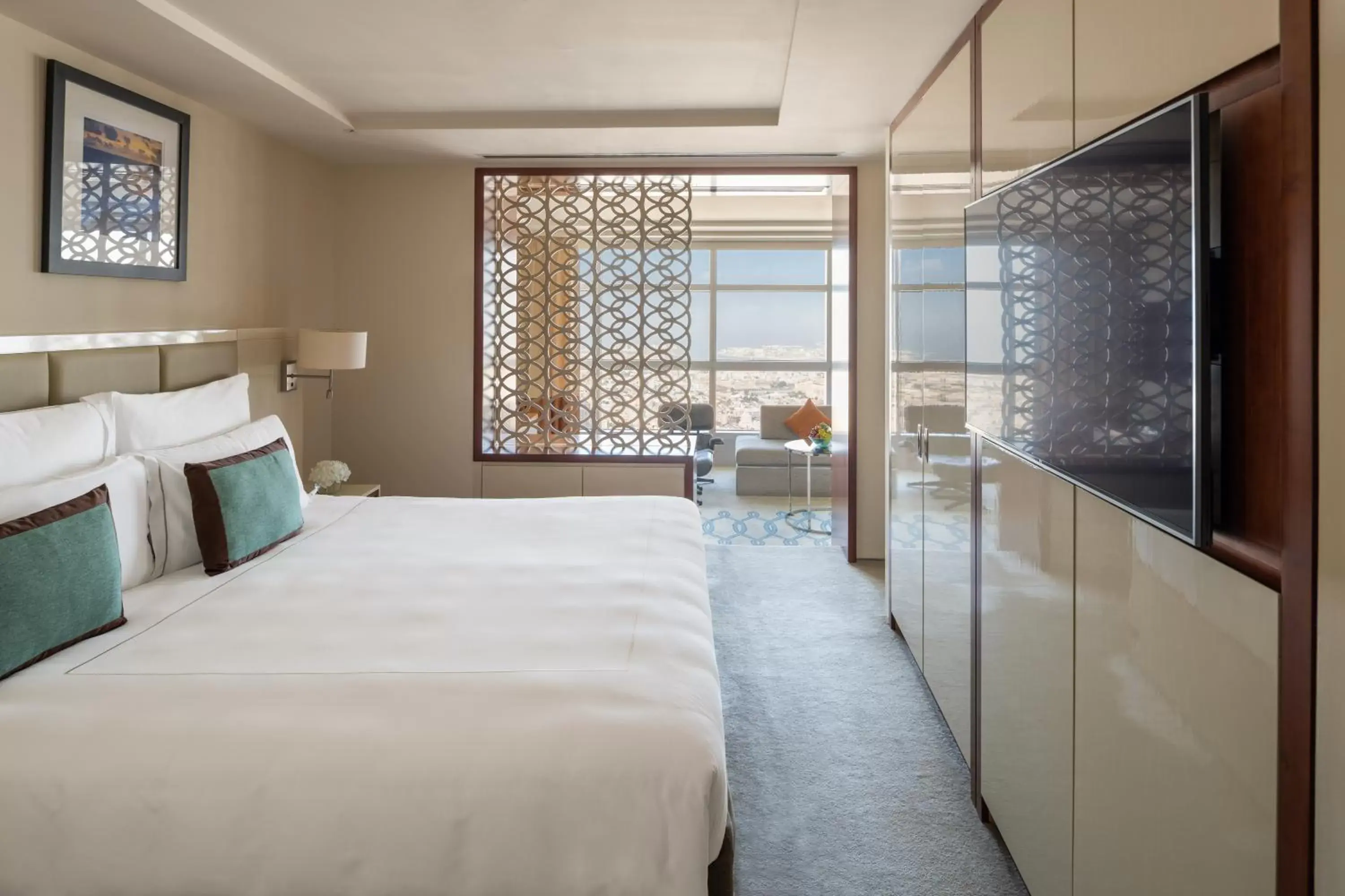 Bed in Jumeirah Emirates Towers