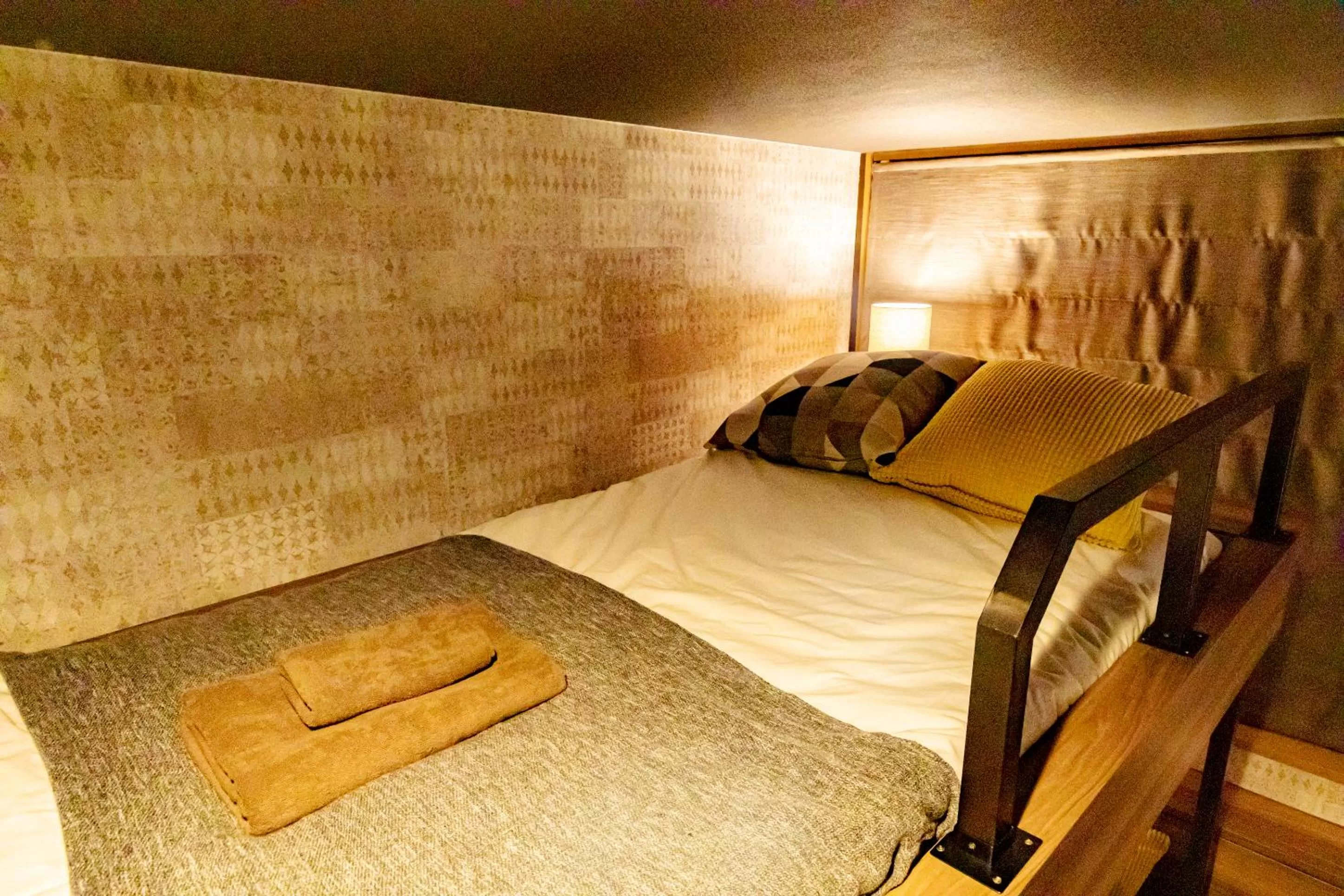 Bed in UNDER RAILWAY HOTEL AKIHABARA