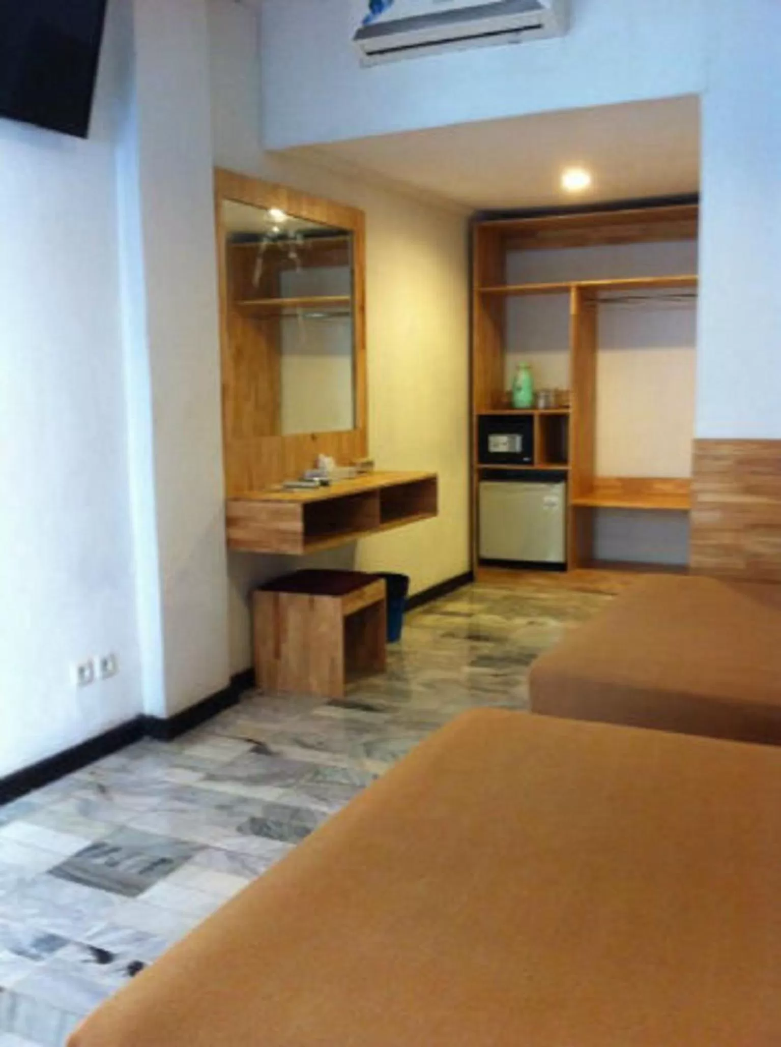 Photo of the whole room in Hotel Karthi Kuta