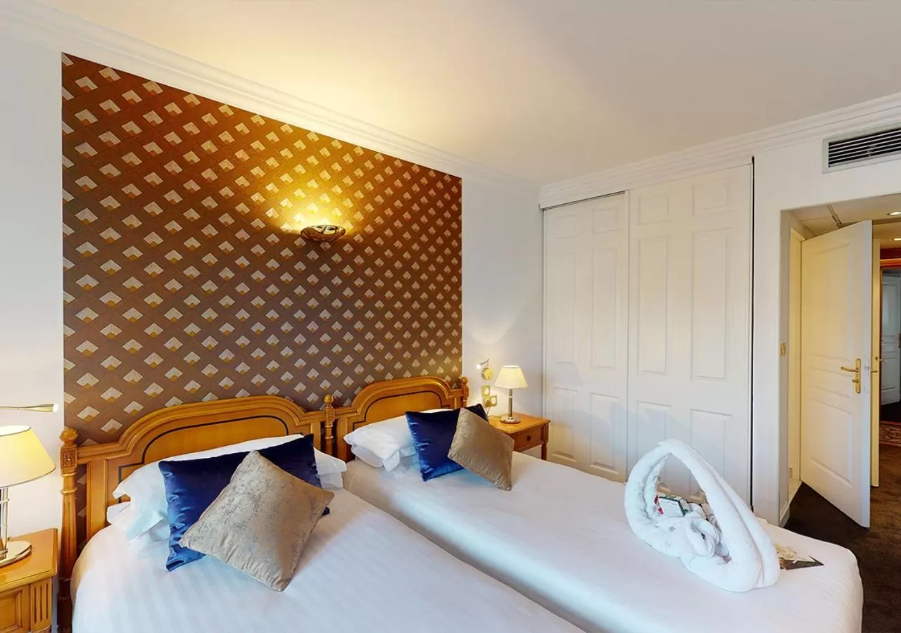 Photo of the whole room, Bed in Sun Riviera Hotel