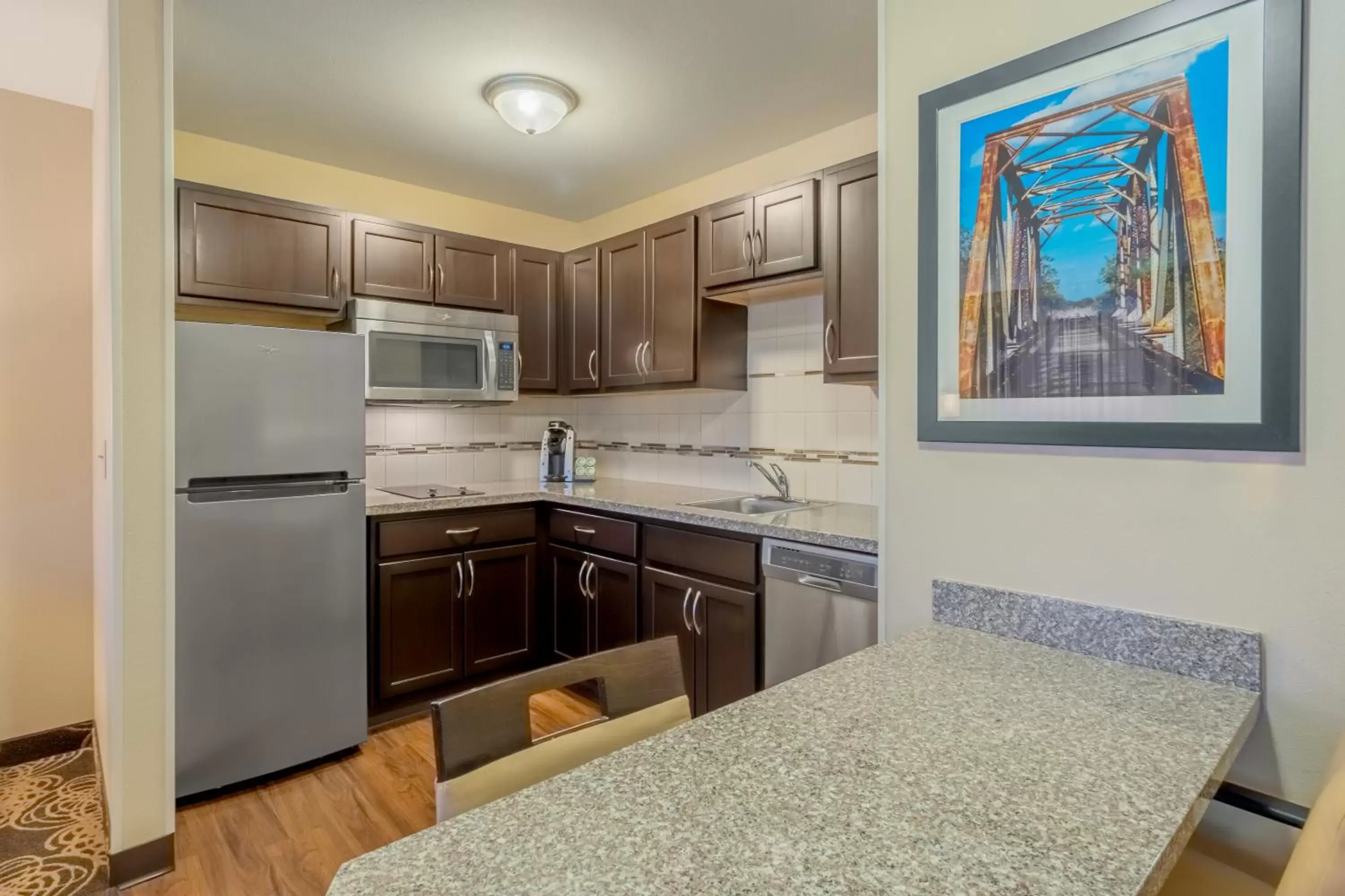 Kitchen or kitchenette, Kitchen/Kitchenette in Landmark Suites - Williston