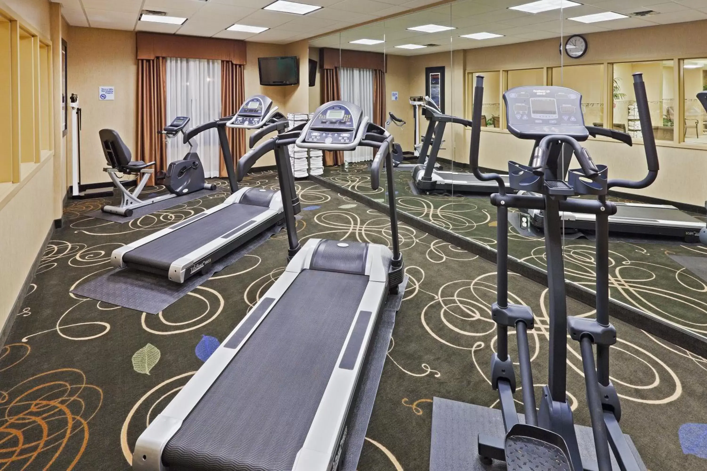 Spa and wellness centre/facilities in Holiday Inn Express & Suites Poteau by IHG Spa and wellness centre/facilities in Holiday Inn Express & Suites Poteau by IHG