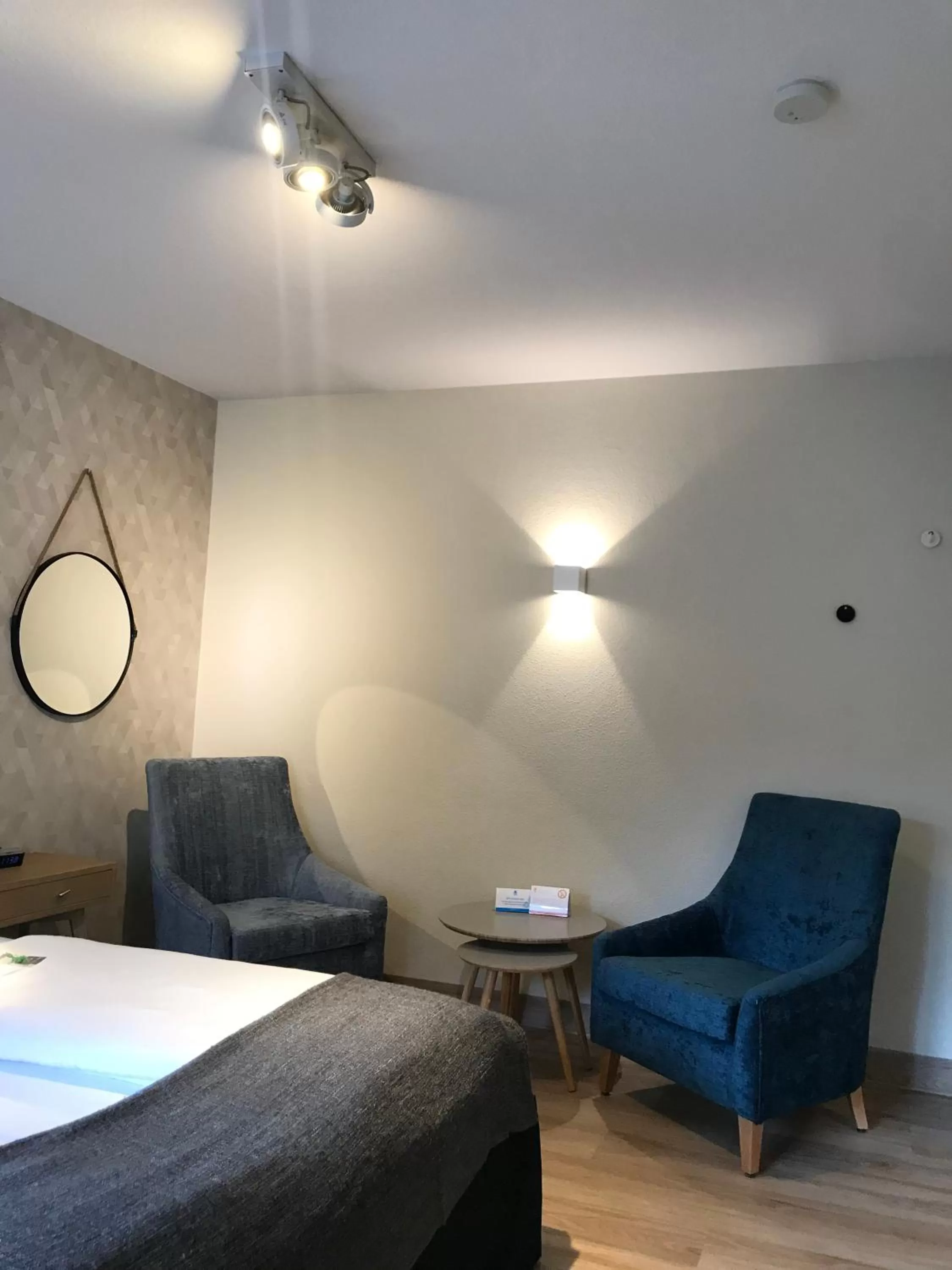 Living room, Bed in Flair Hotel zum Storchen