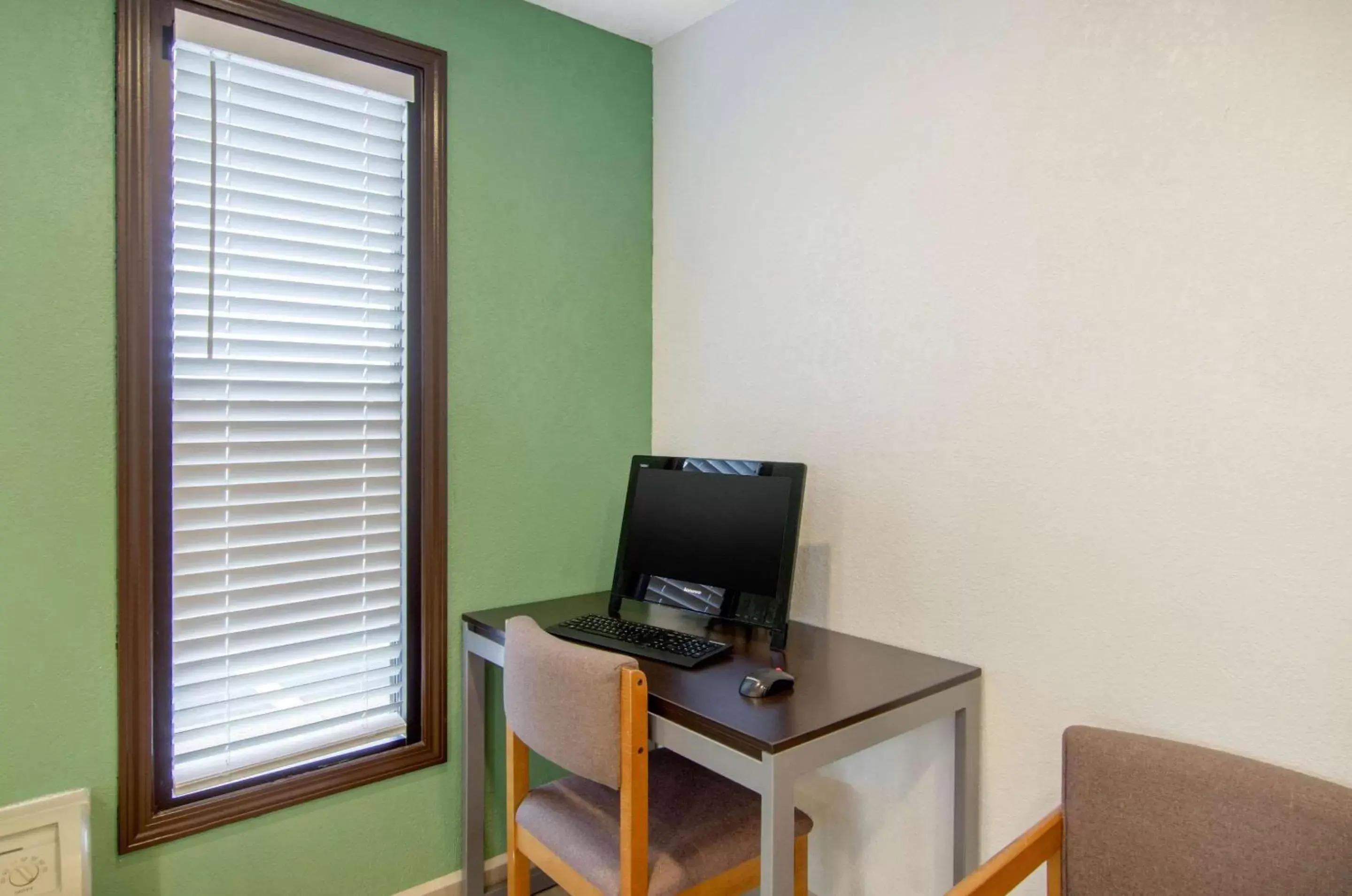 Business facilities, TV/Entertainment Center in Quality Inn