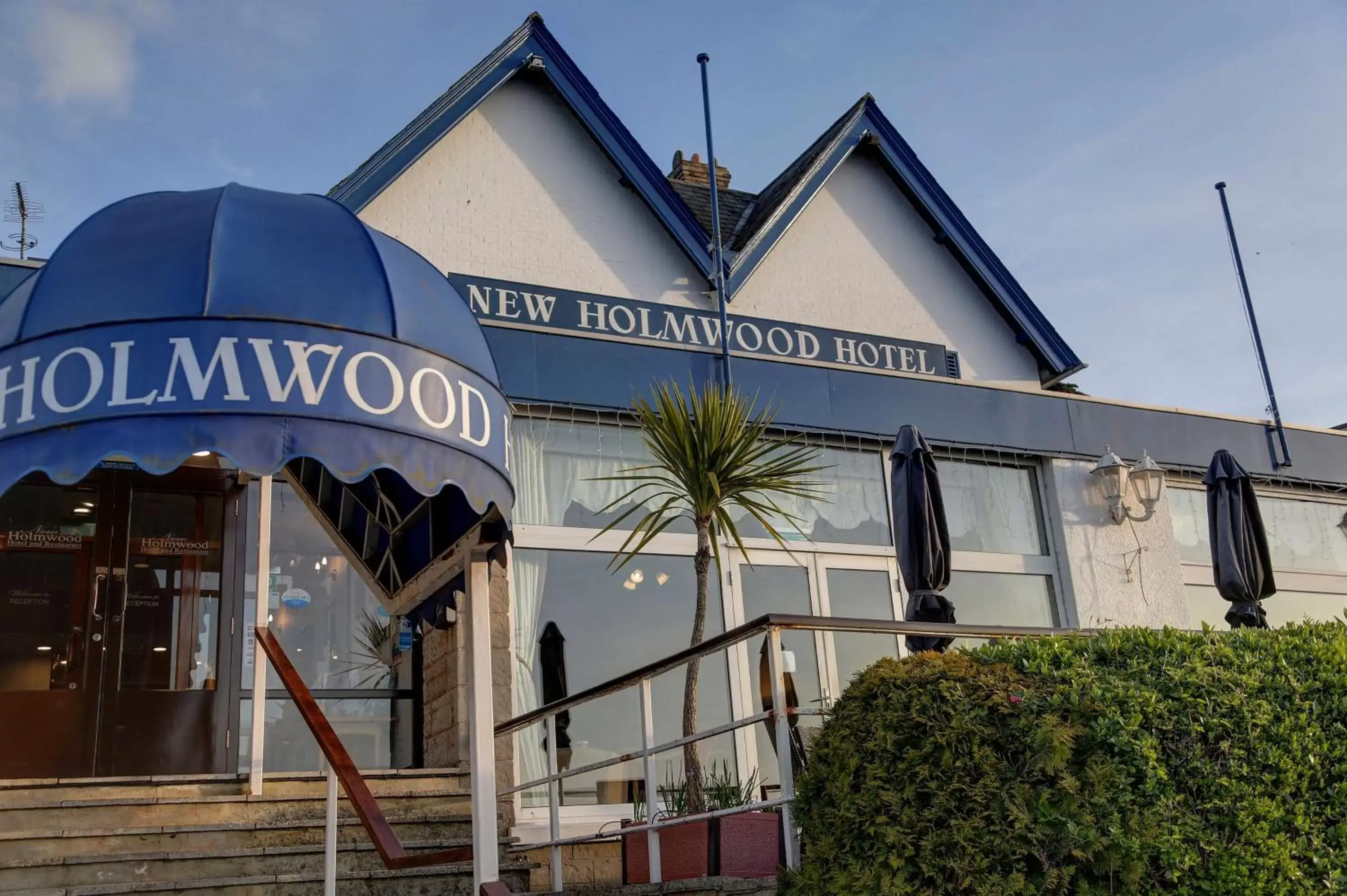 Property building in BEST WESTERN New Holmwood Hotel Property building in BEST WESTERN New Holmwood Hotel