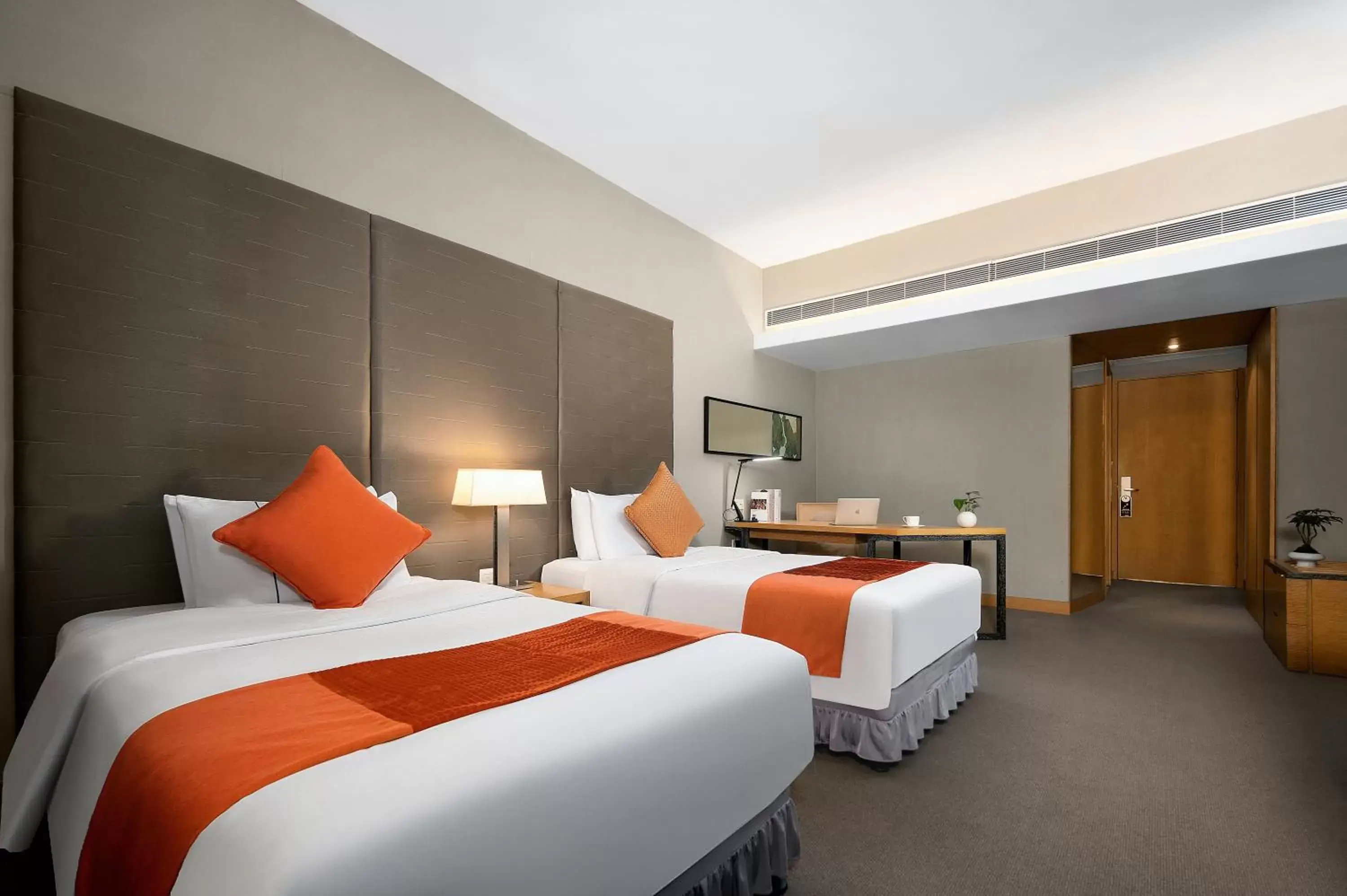 Bed in Jianguo Hotel Guangzhou