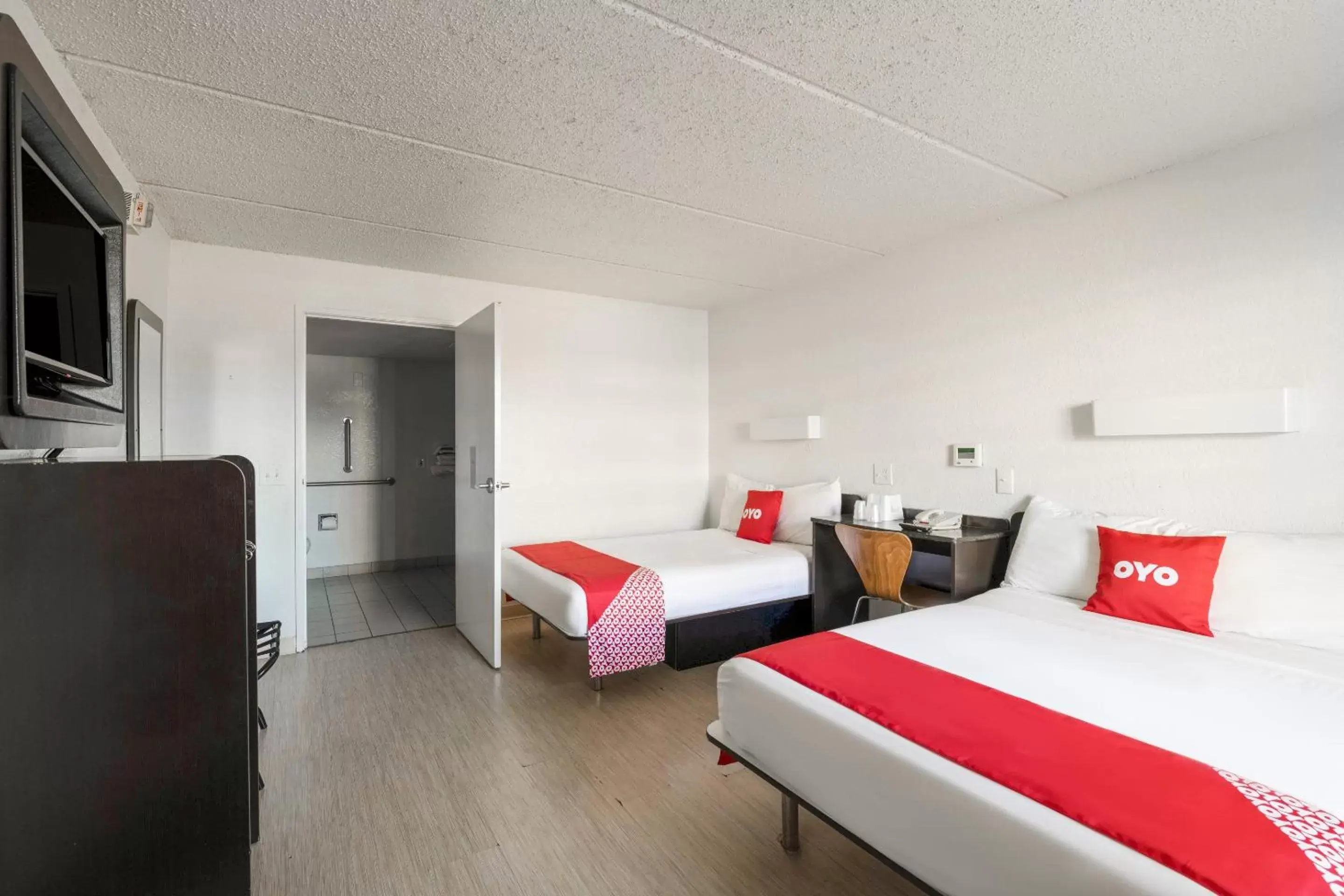 Bedroom, Bed in OYO Hotel Houston Katy Freeway