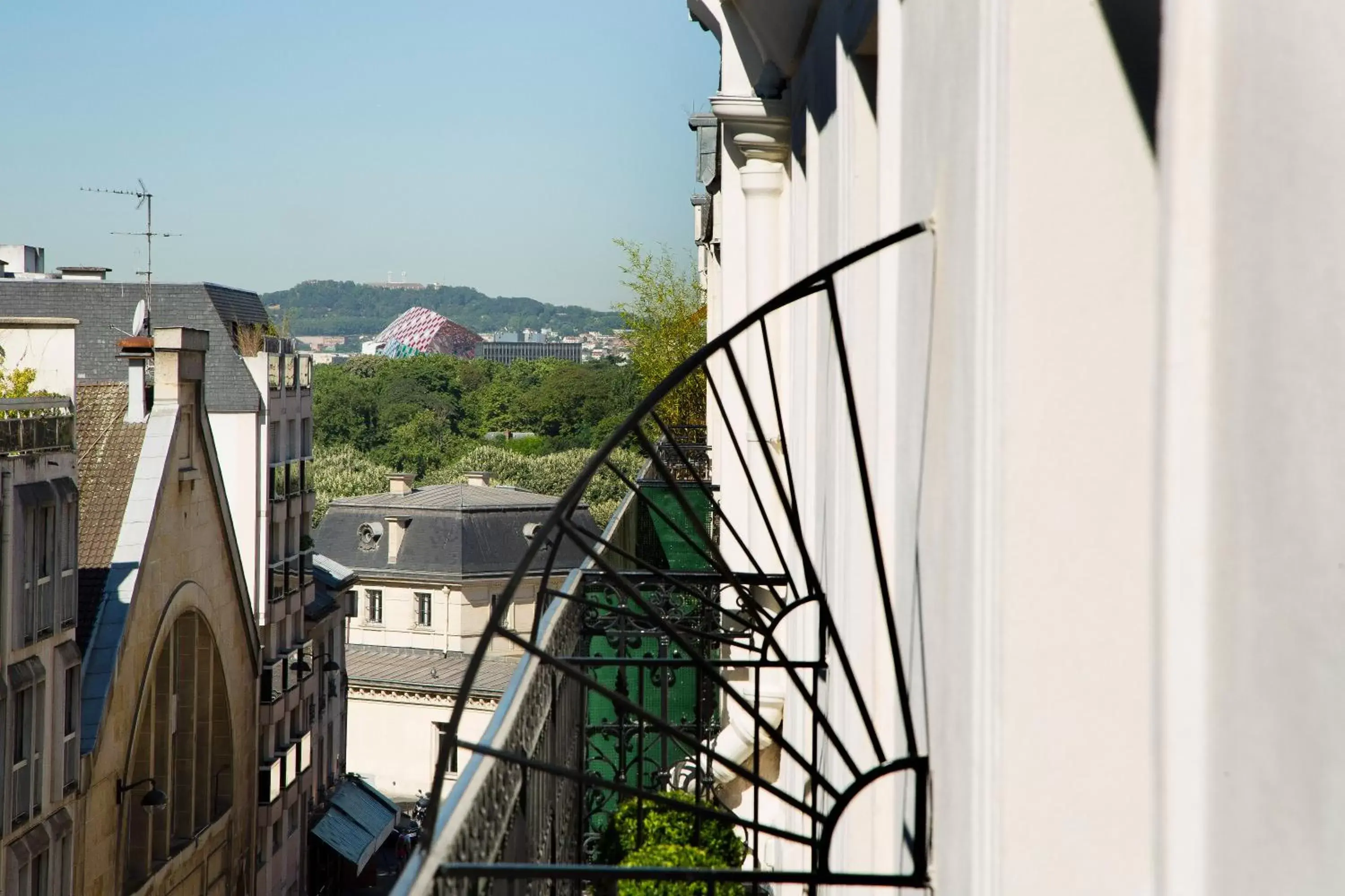 Neighbourhood, Balcony/Terrace in Hotel Le 10 BIS