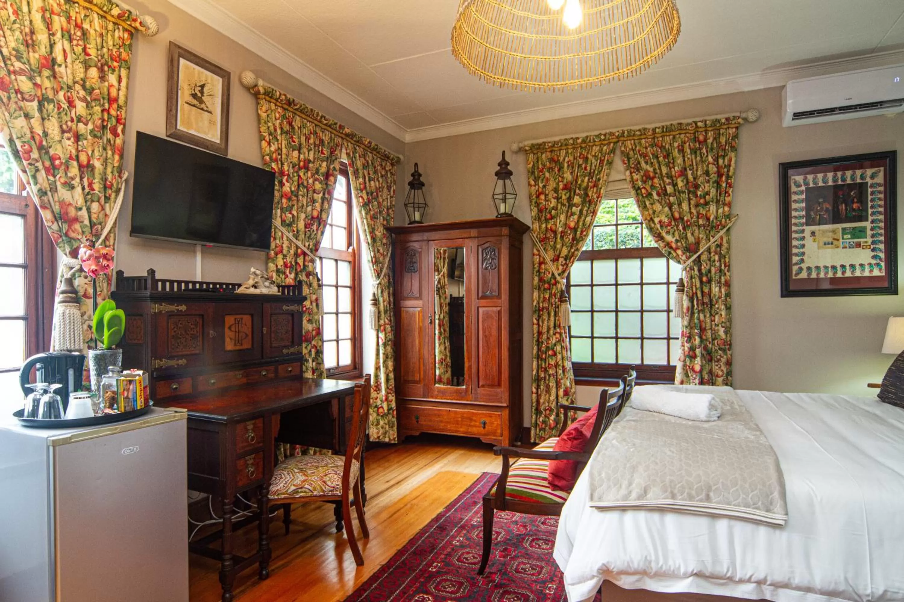 King Room - single occupancy in Holland House B&B