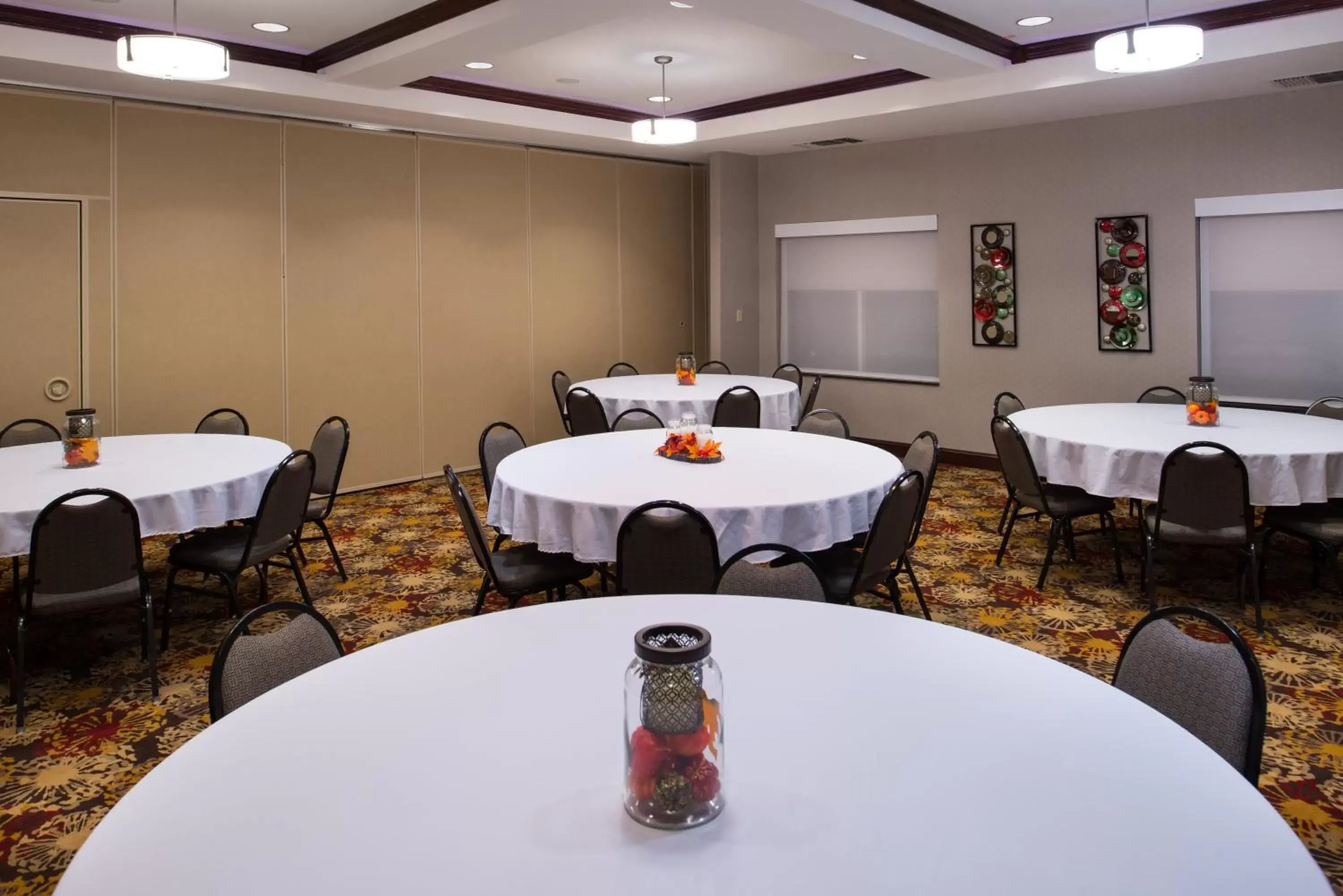 Meeting/conference room in Holiday Inn Express & Suites Pittsburg, an IHG Hotel