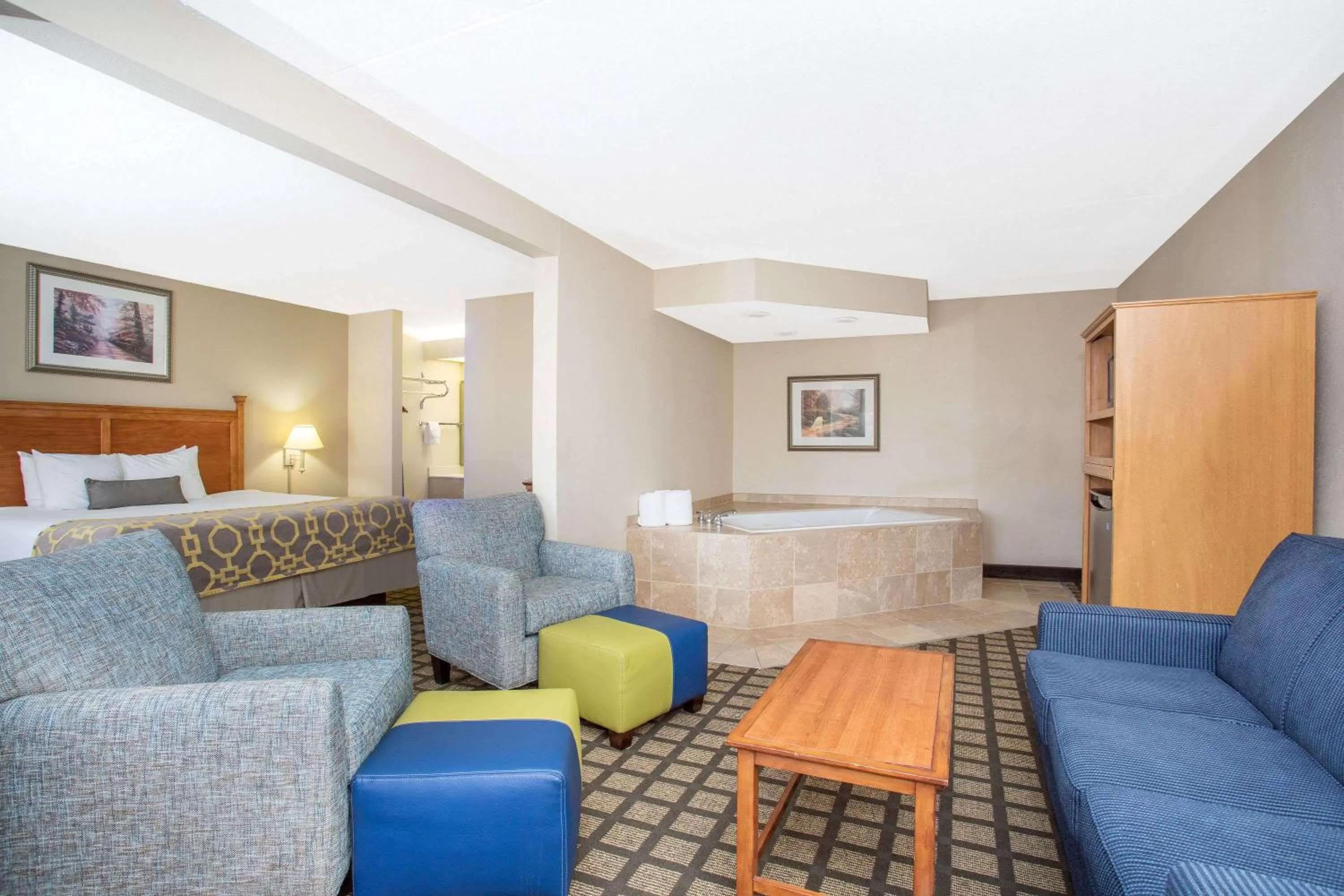 Photo of the whole room in Baymont by Wyndham Hays