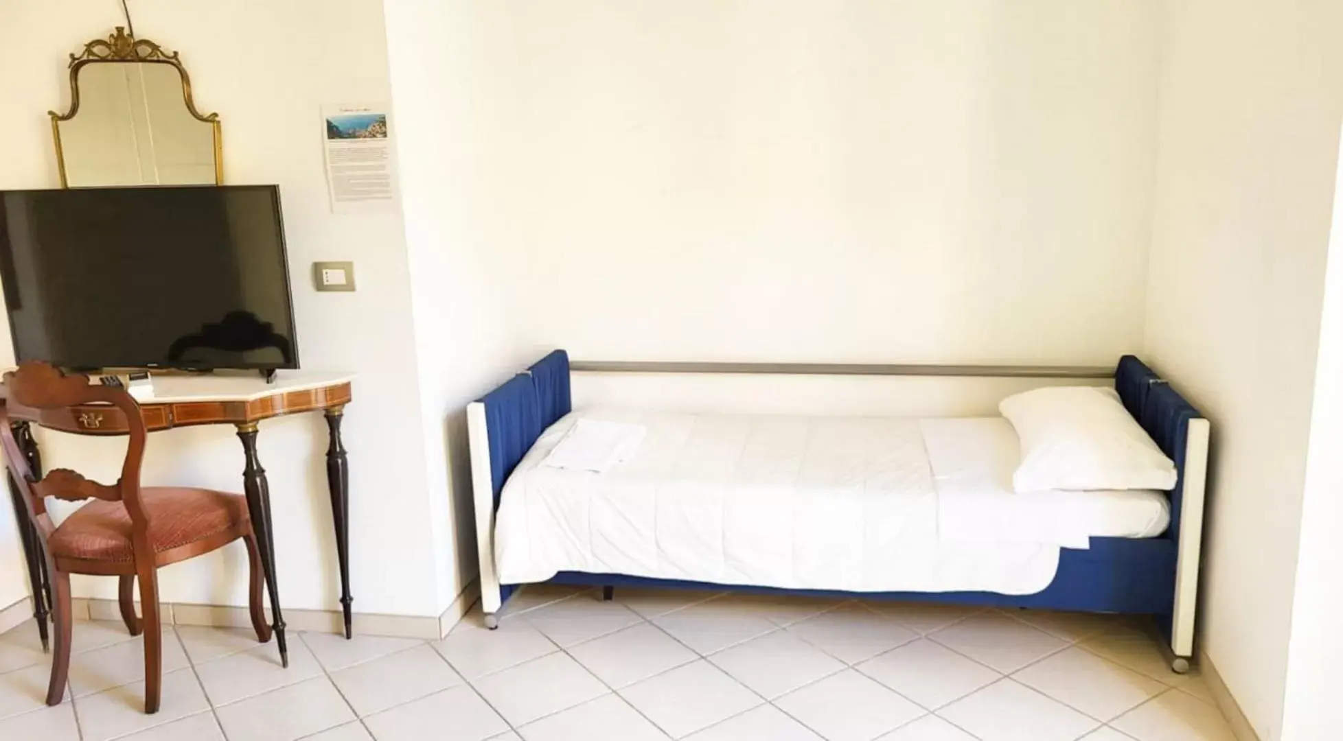 Bed in Santi e Saraceni Rooms Bed in Santi e Saraceni Rooms