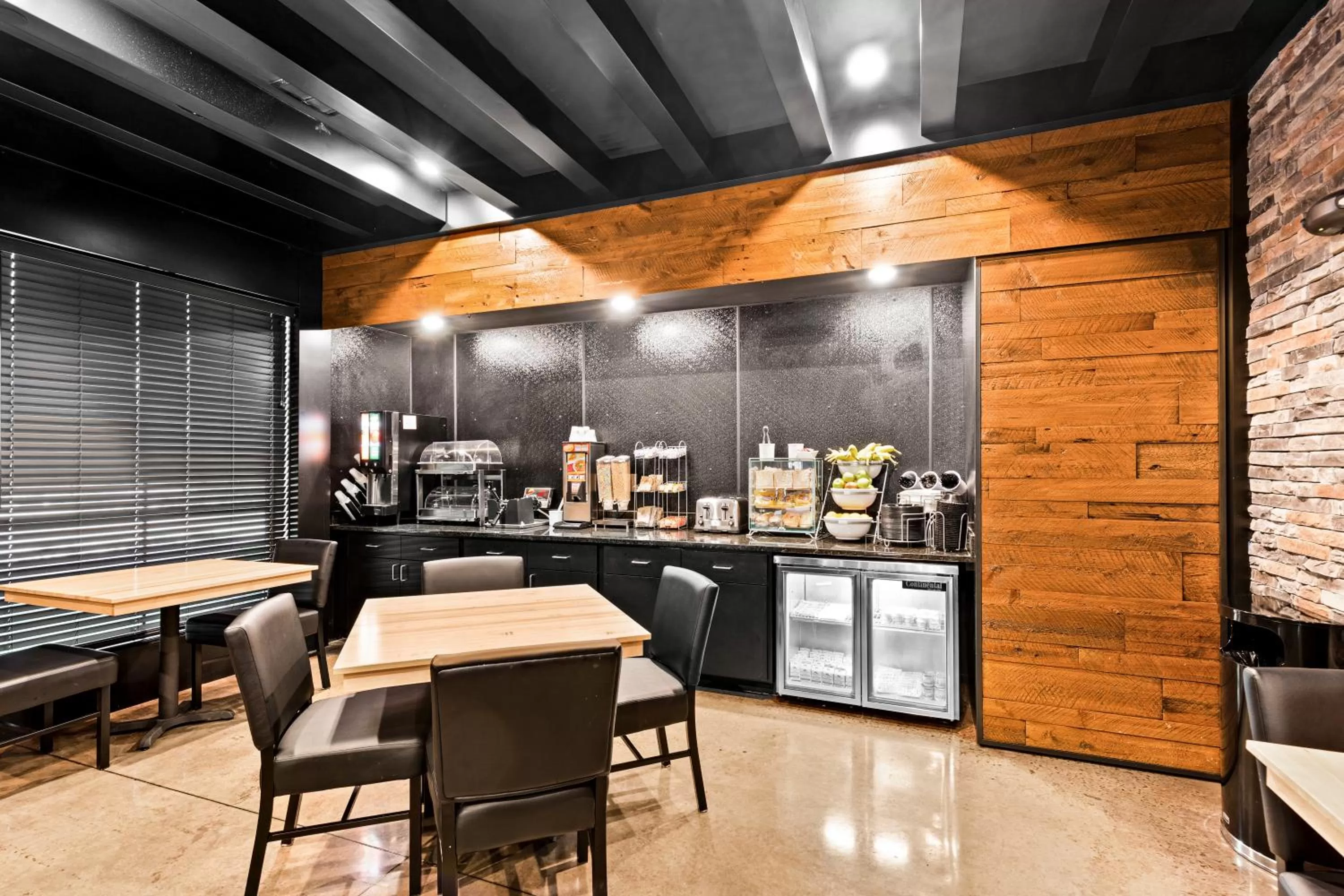 Breakfast in Cobblestone Hotel & Suites - Superior Duluth