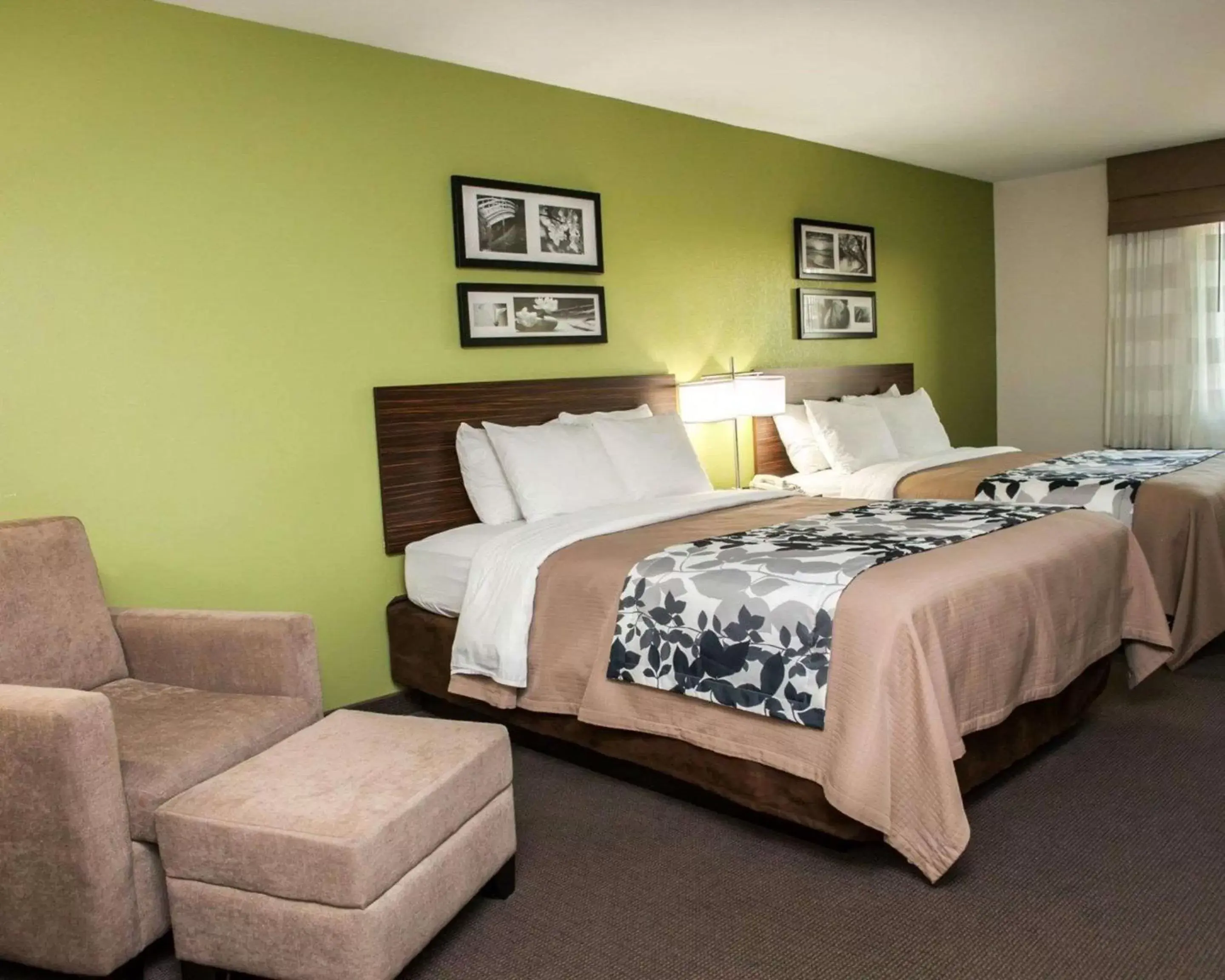 Photo of the whole room, Bed in Sleep Inn & Suites Harrisburg – Hershey North