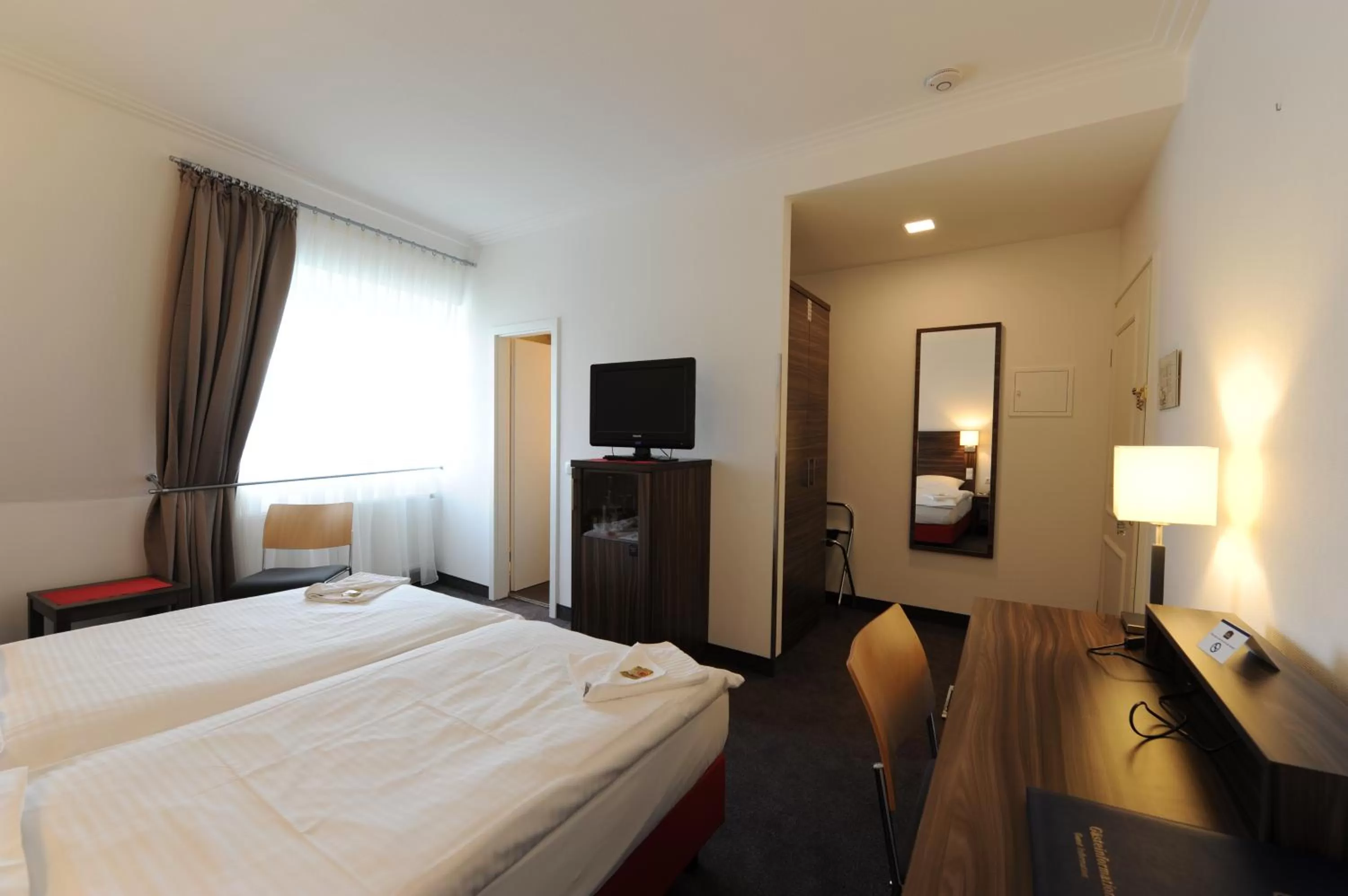 Photo of the whole room, Bed in Best Western Hotel Kaiserhof