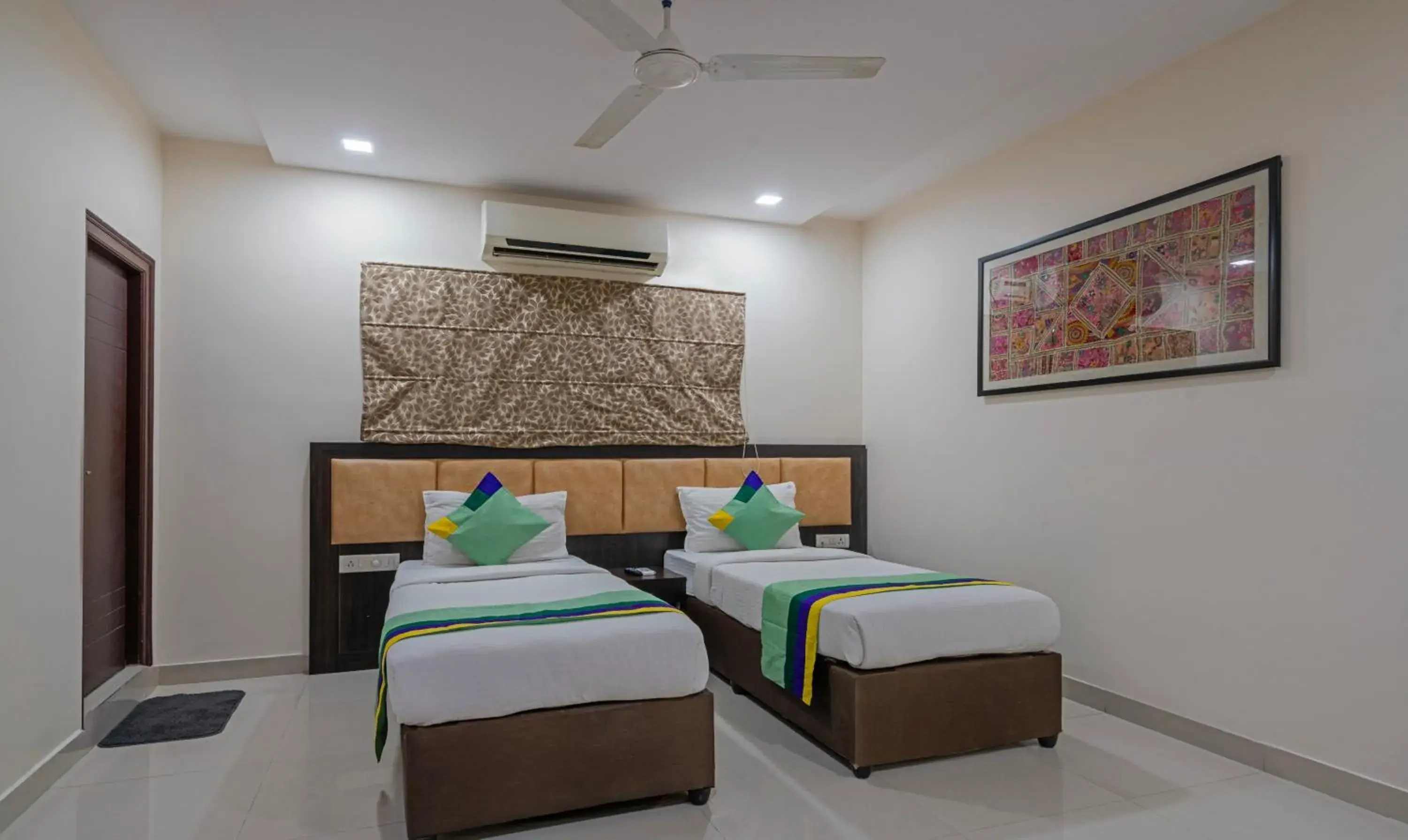 Bedroom, Bed in Treebo Emerald Bedroom, Bed in Treebo Emerald