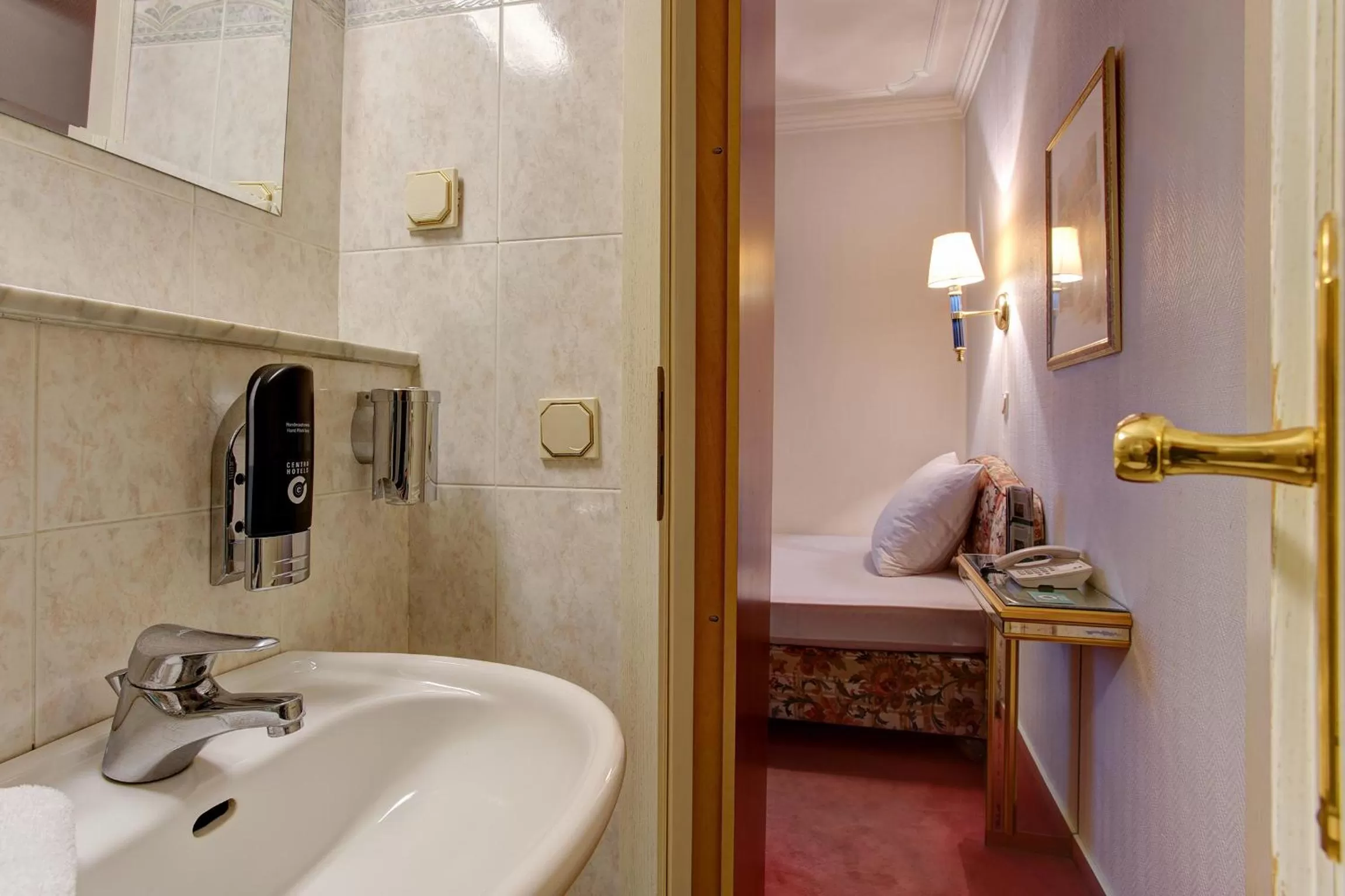 Bathroom in Centro Hotel Arde Köln City, Trademark Collection by Wyndham