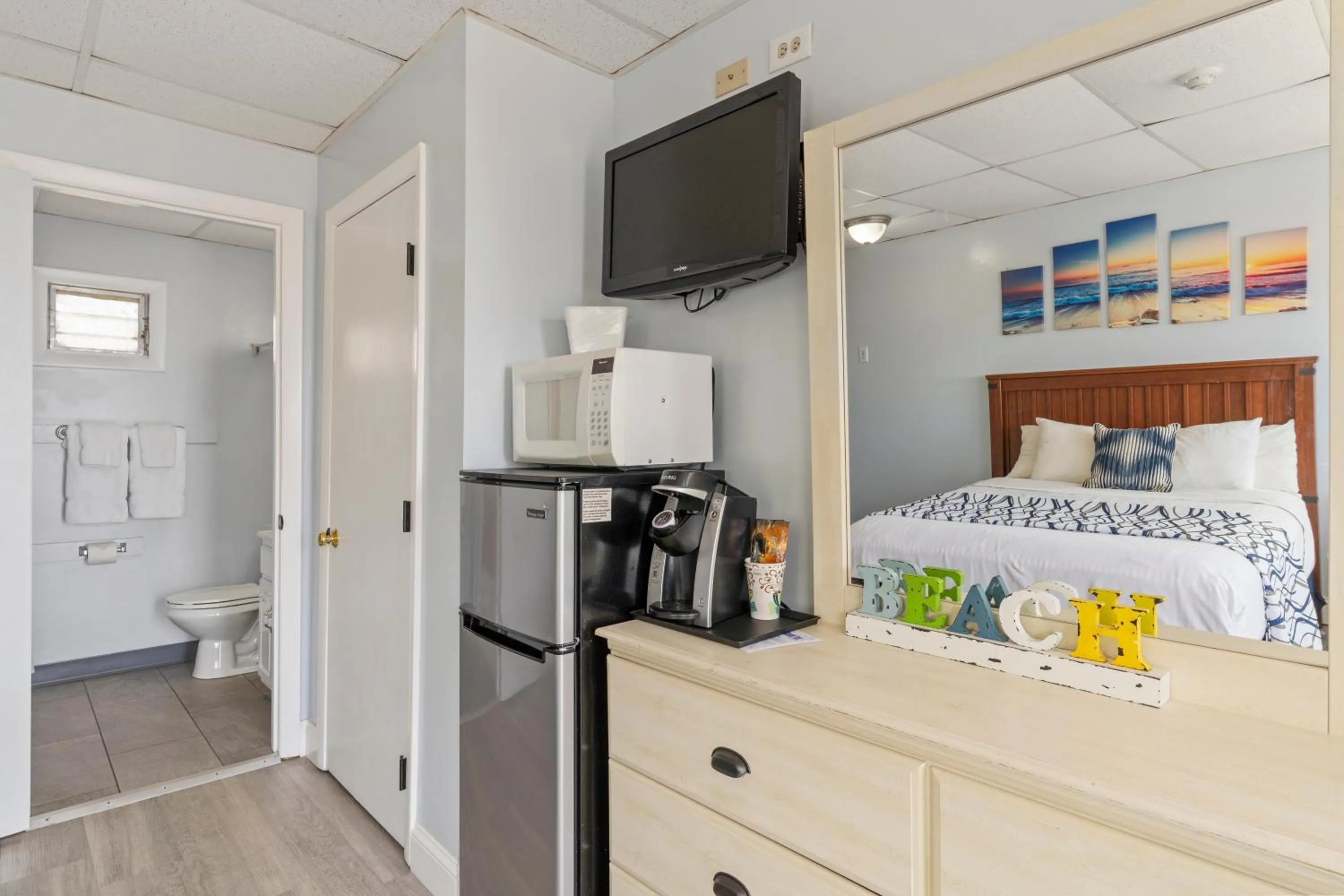 Bed in Mt Royal Motel