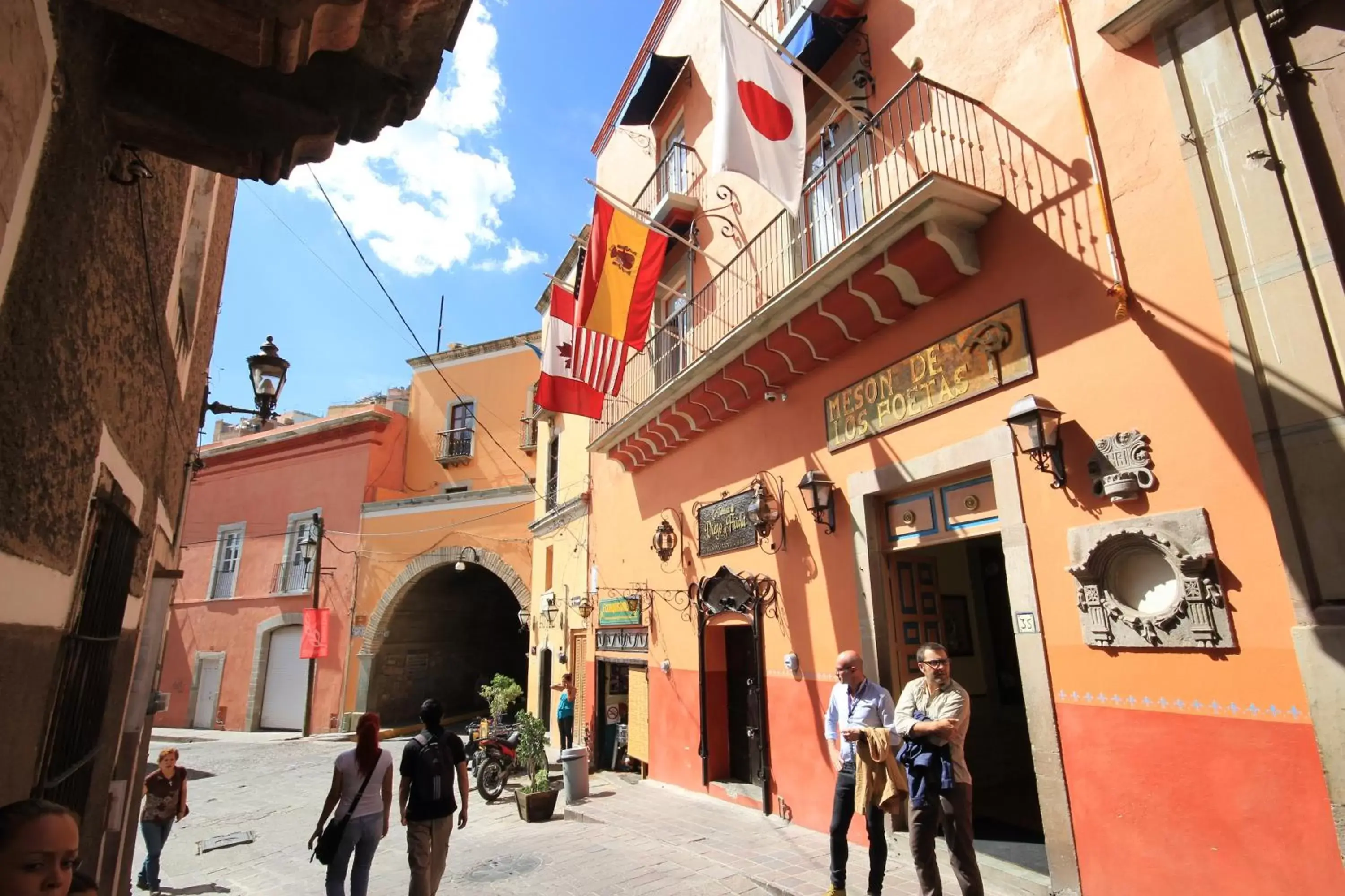 Facade/entrance in El Meson de los Poetas