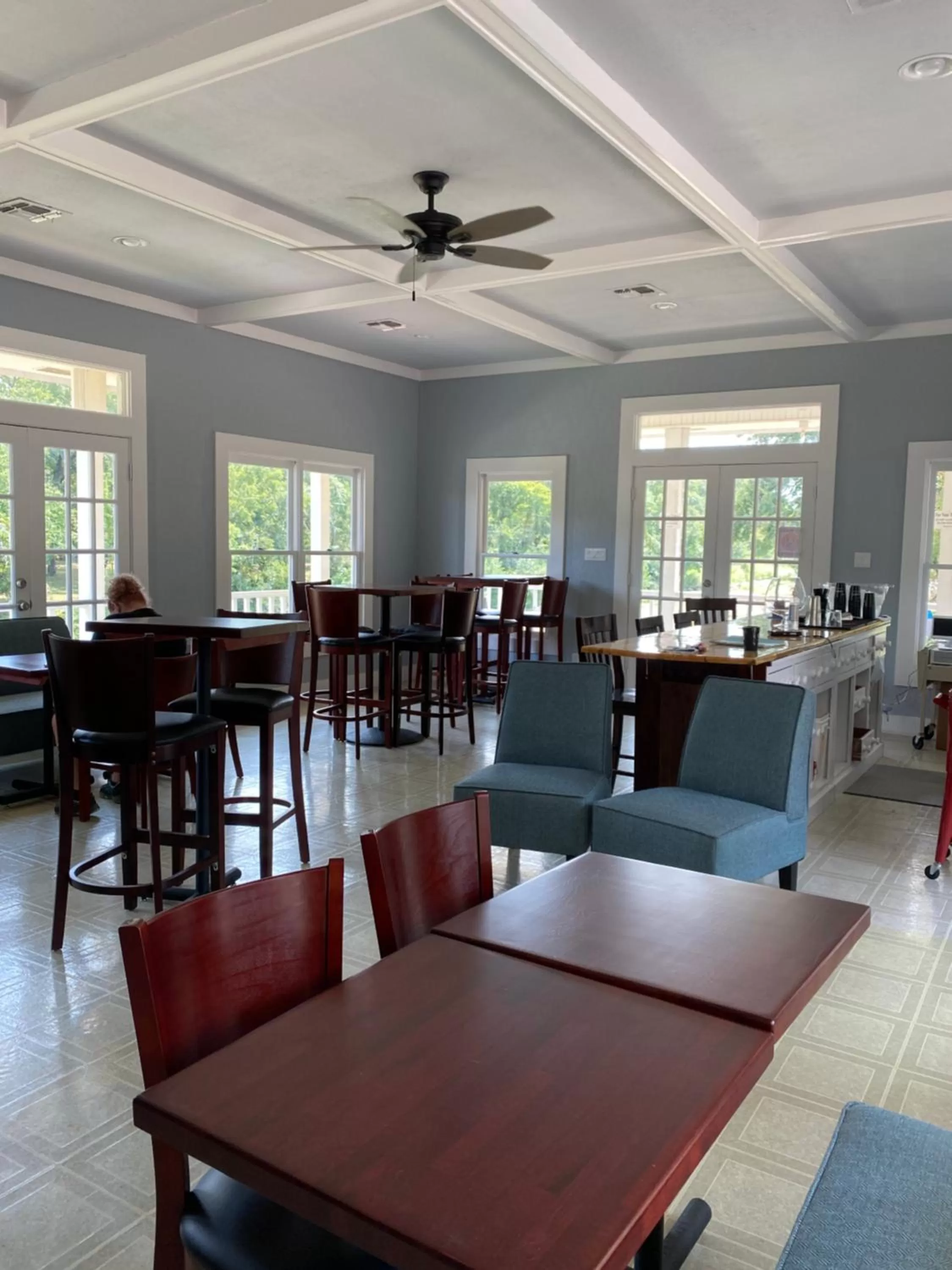 Restaurant/places to eat in Inn On The River