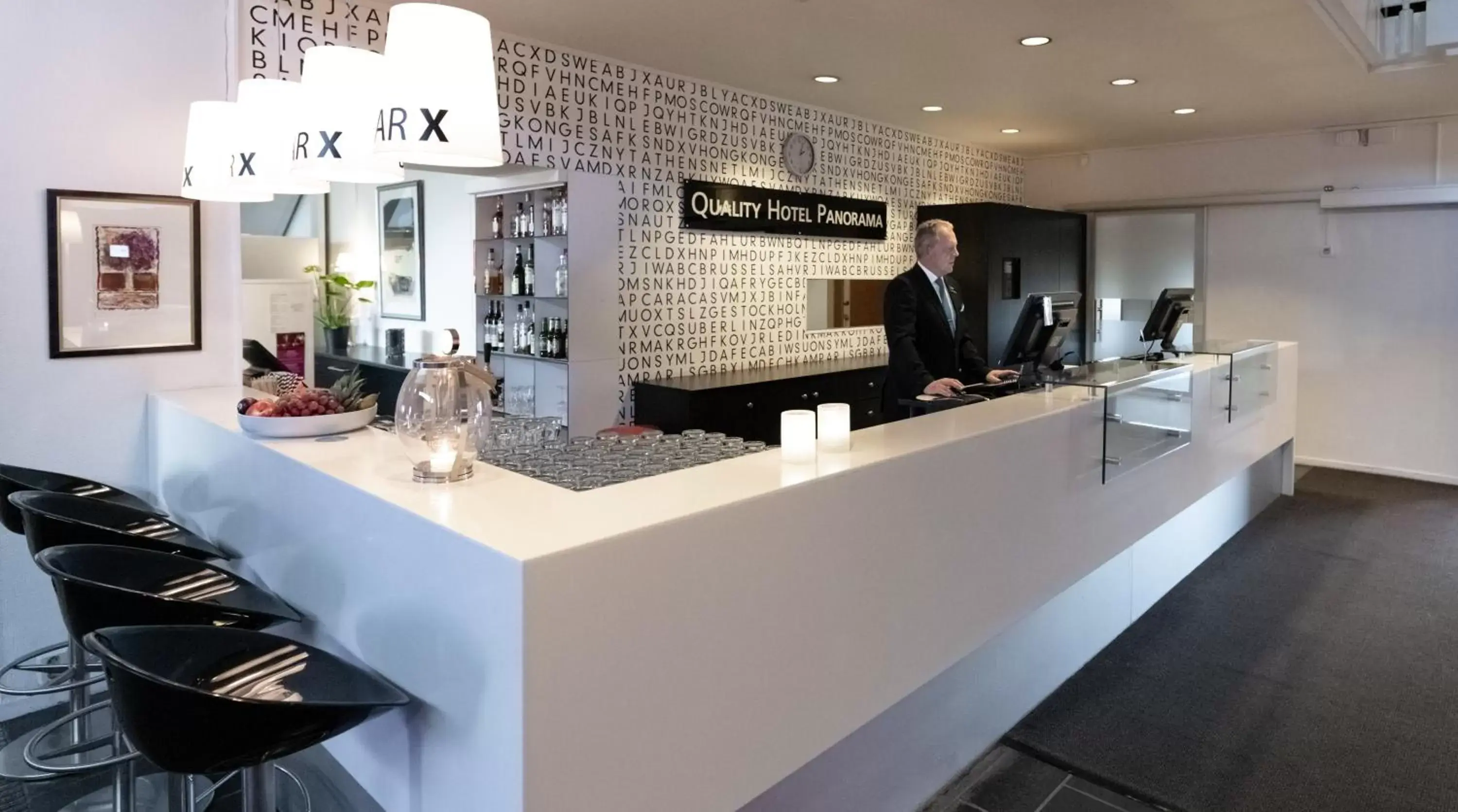 Staff, Lobby/Reception in Quality Hotel Panorama