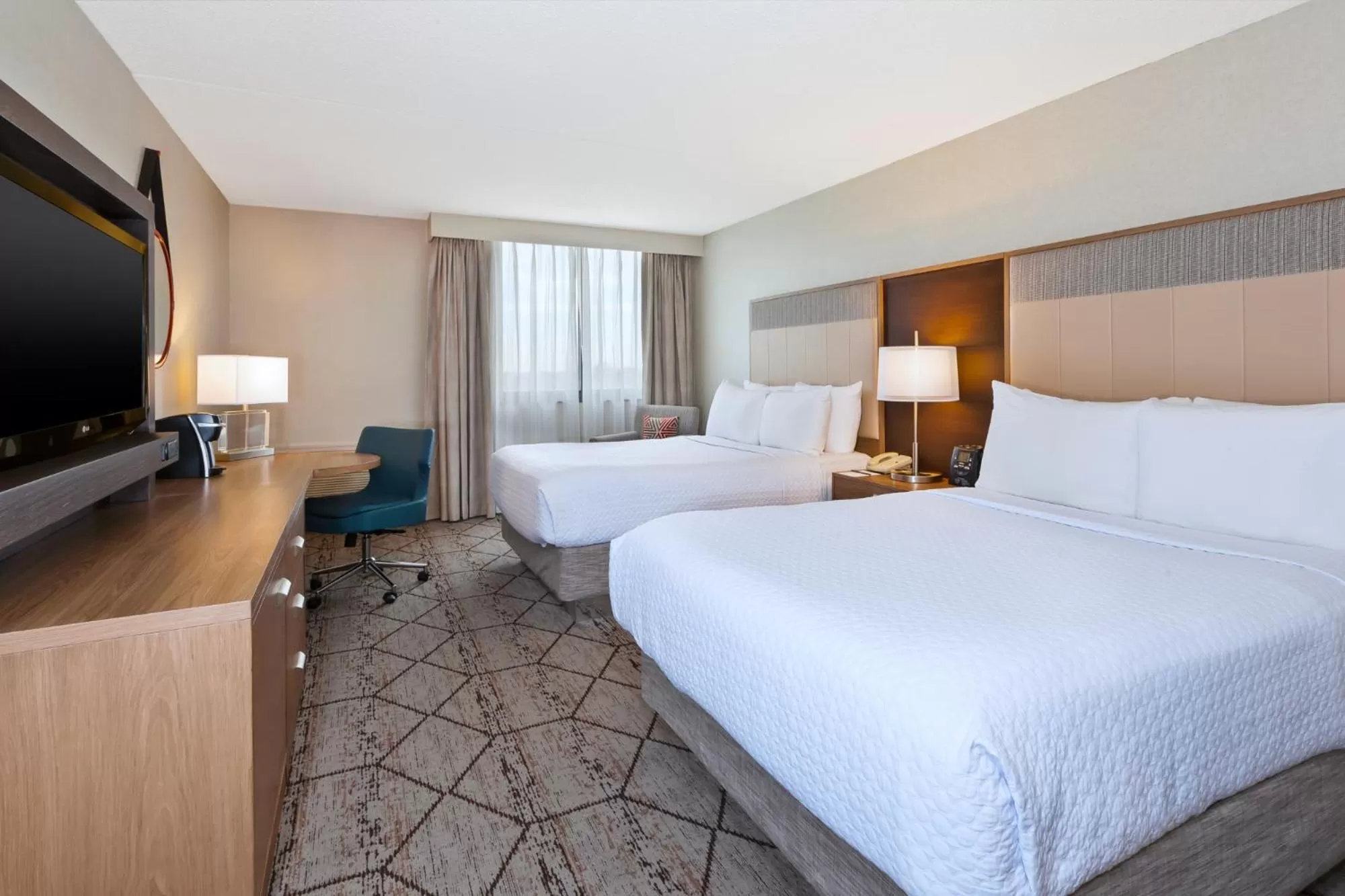 Photo of the whole room, Bed in Crowne Plaza Columbus North - Worthington by IHG