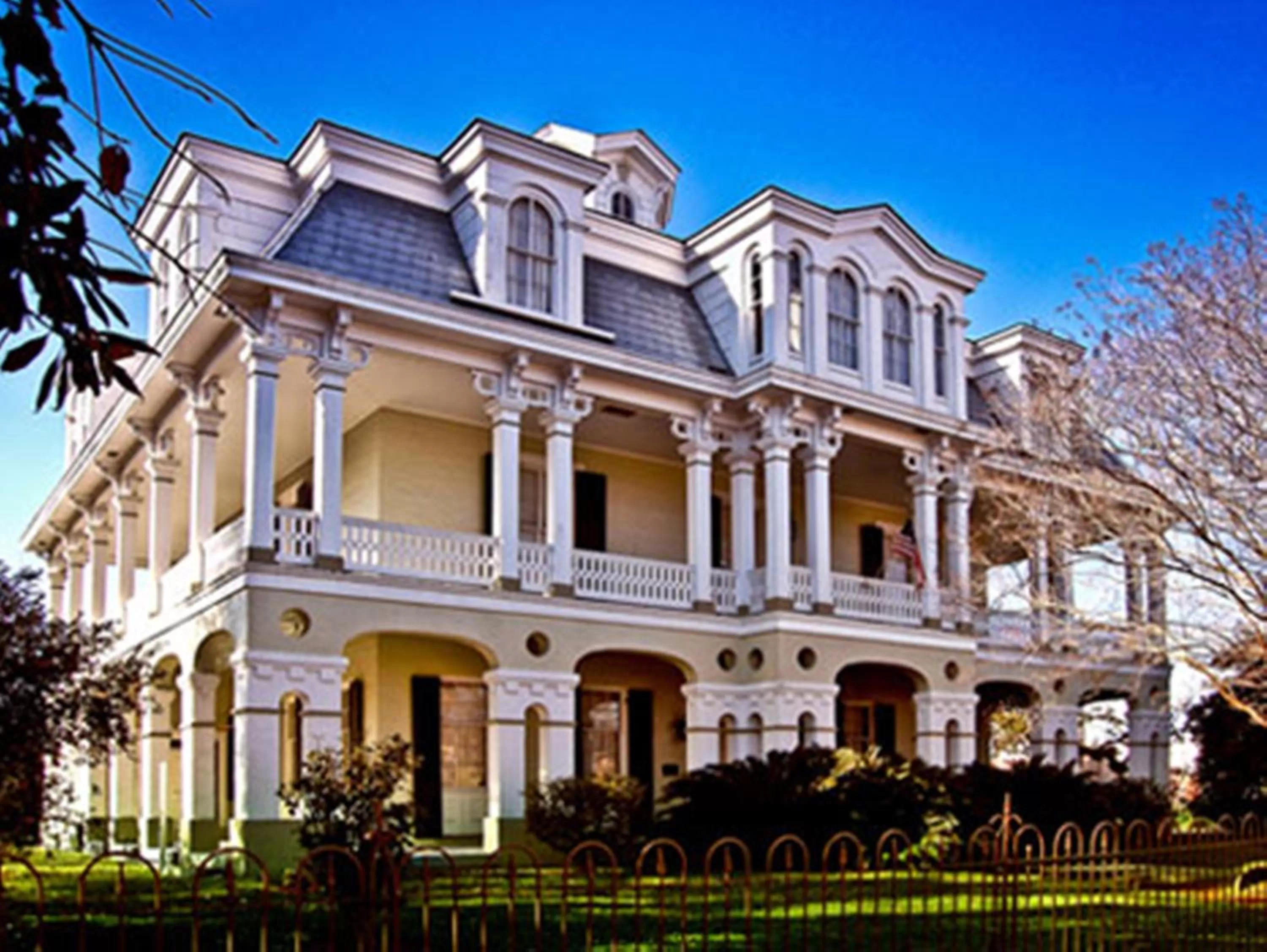 On site, Property Building in Dansereau House