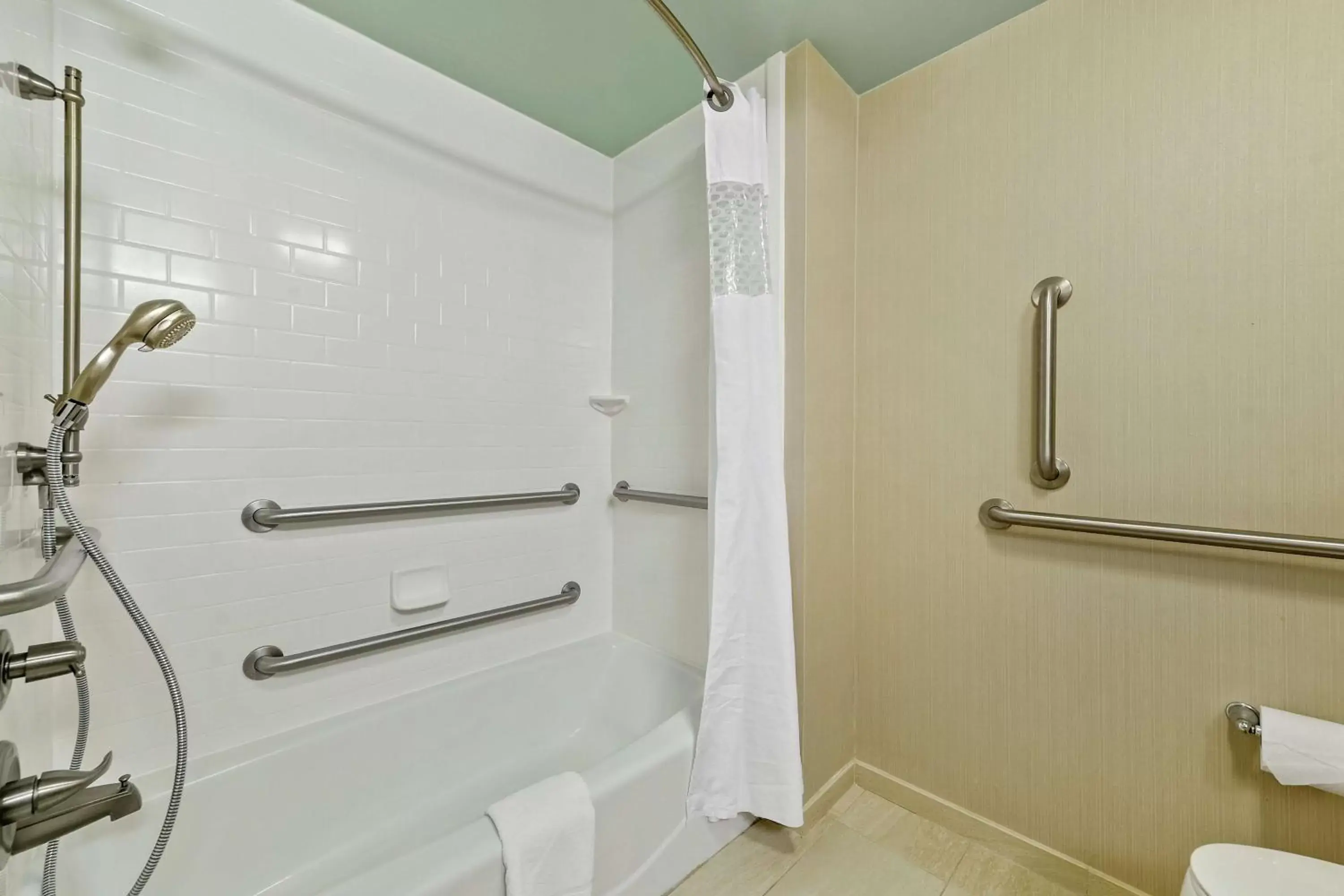 Bathroom in Hampton Inn & Suites Gulfport