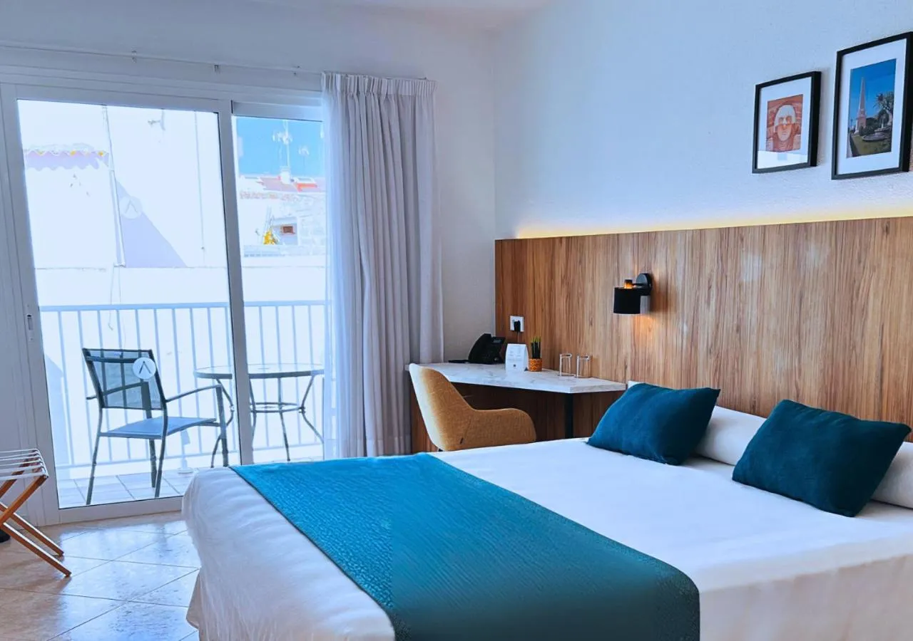 Bedroom, Bed in Alfons Hotel