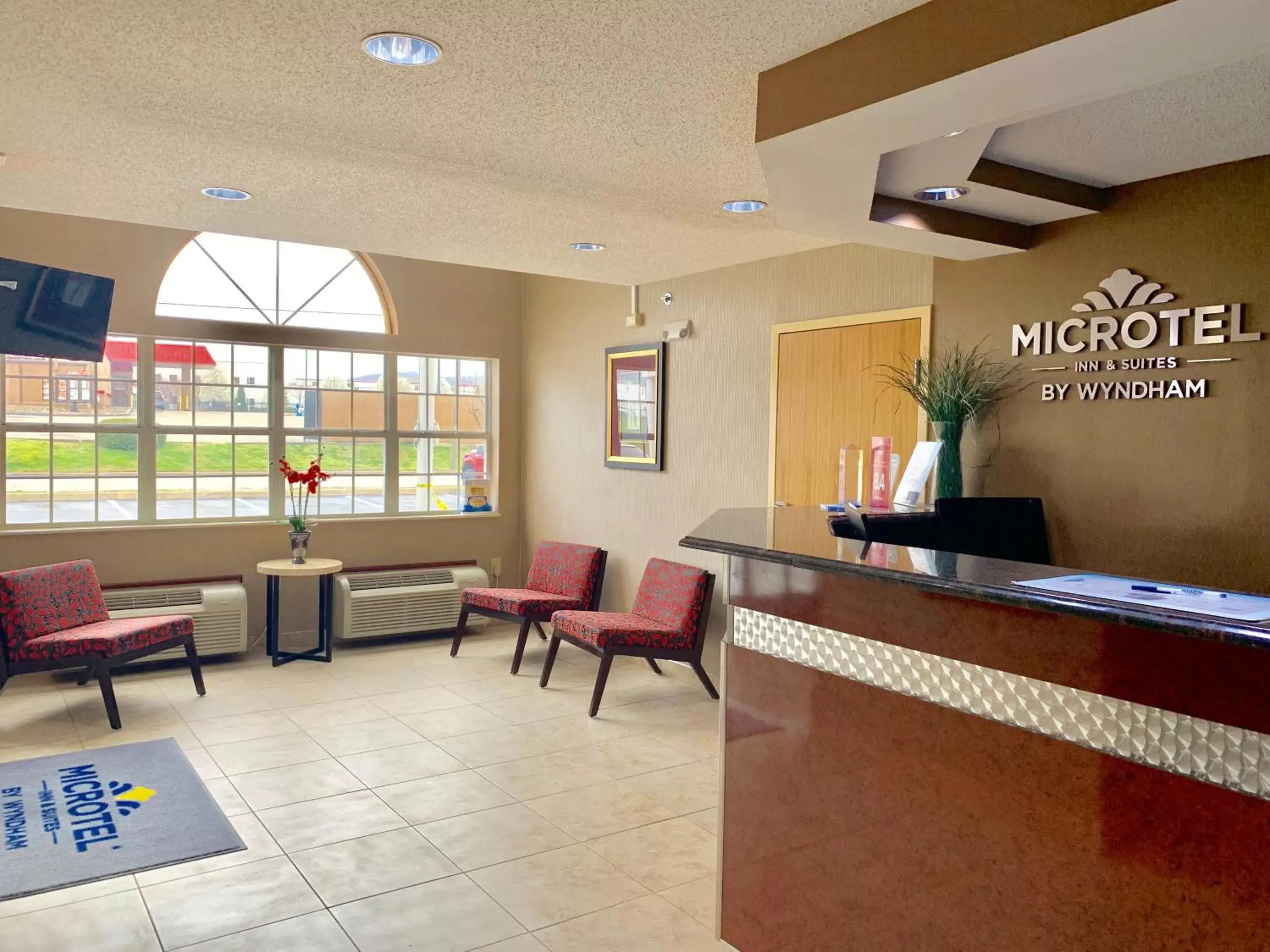 Lobby or reception, Lobby/Reception in Microtel Inn & Suites by Wyndham Charleston