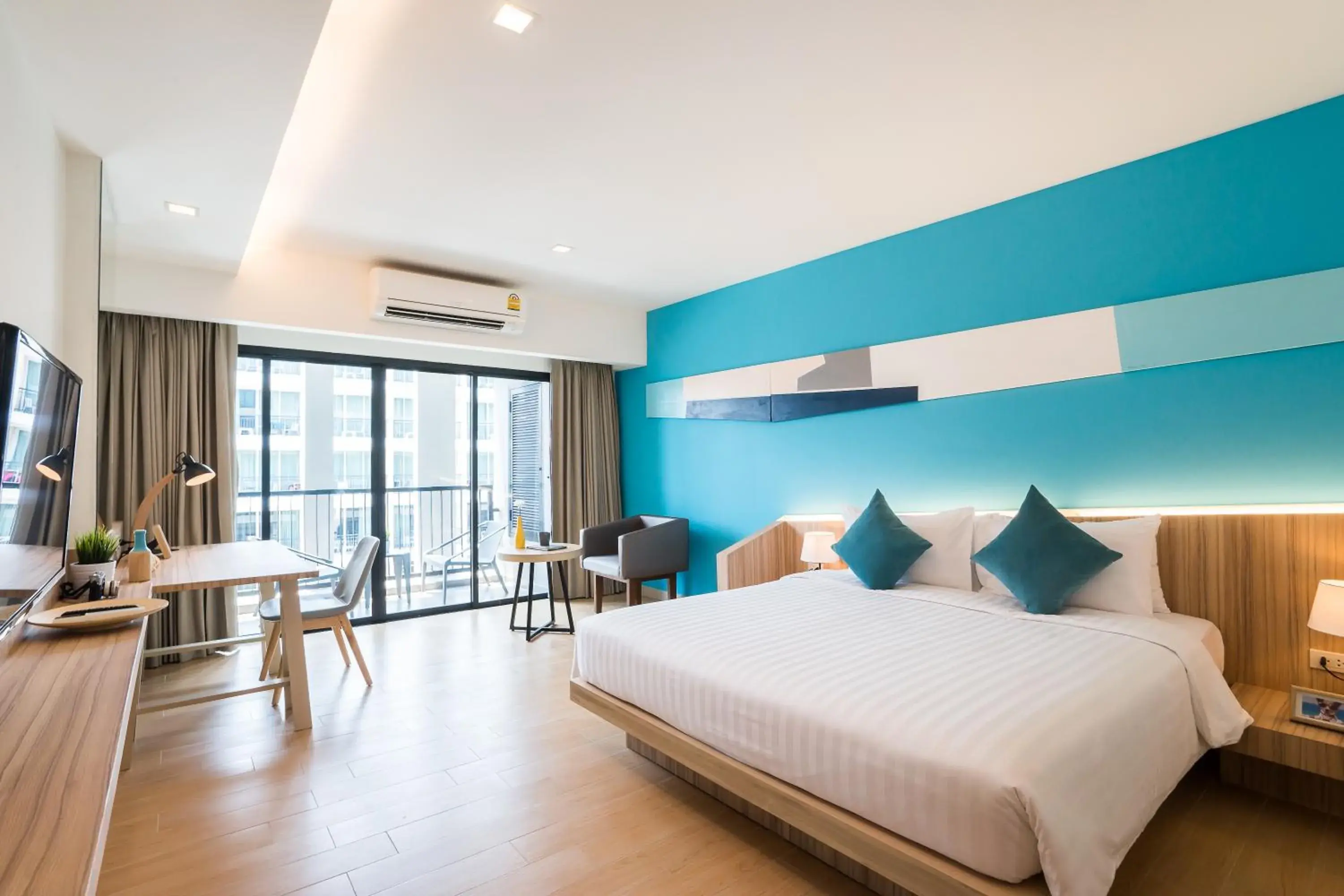 Deluxe Pool View in J Inspired Hotel Pattaya Deluxe Pool View in J Inspired Hotel Pattaya