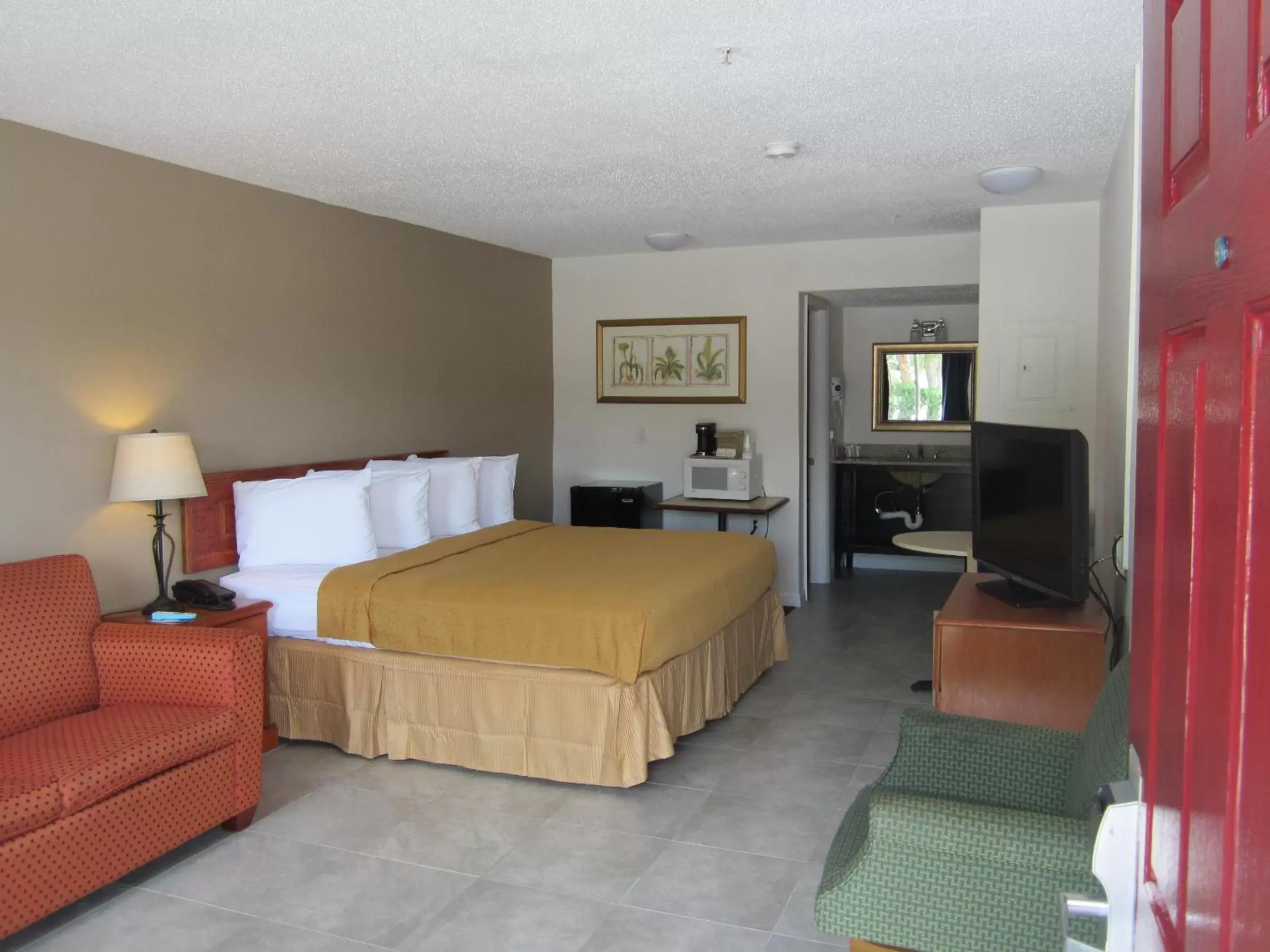 King Room in Lantern Inn & Suites - Sarasota