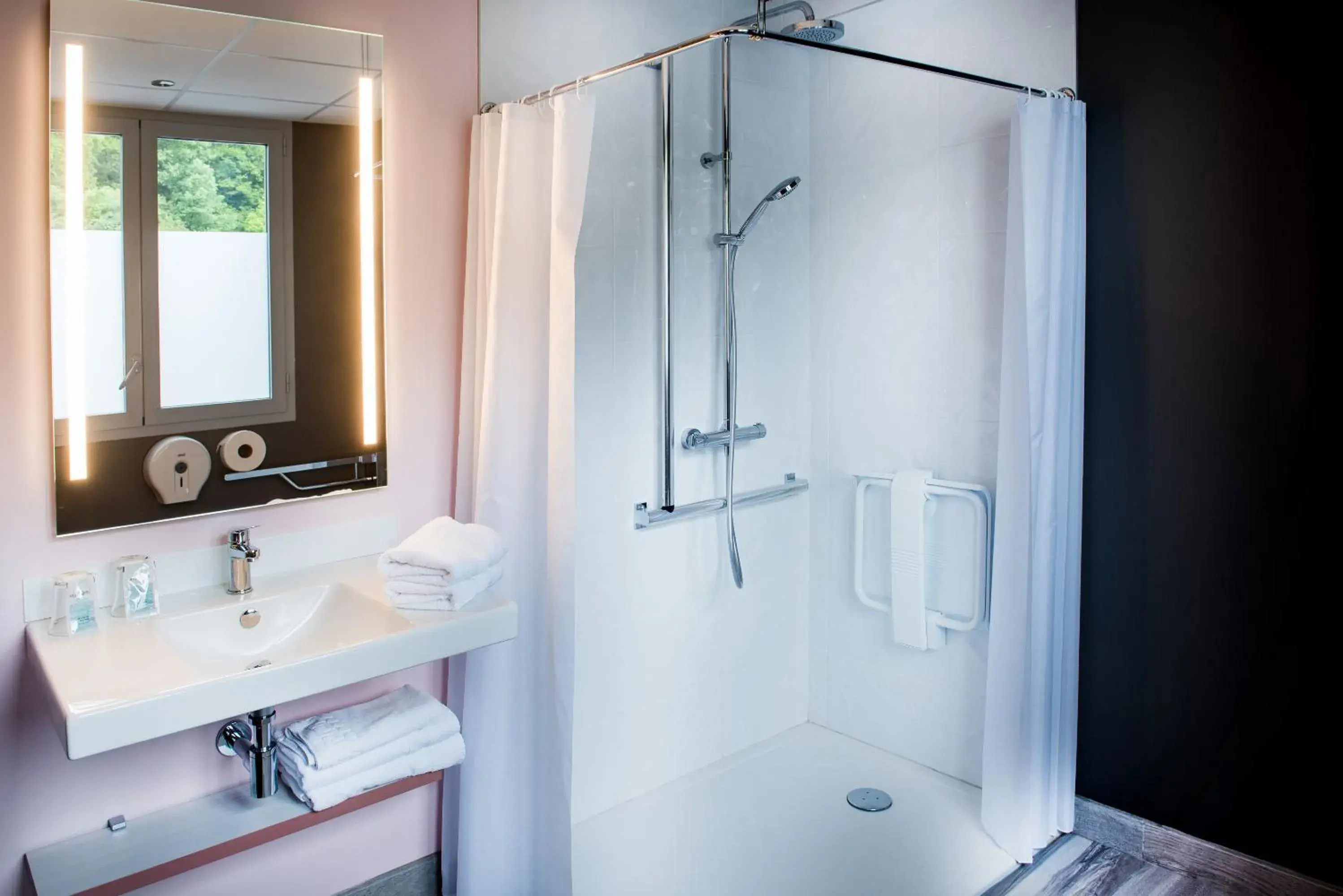 Shower, Bathroom in Hotel Sainte-Rose