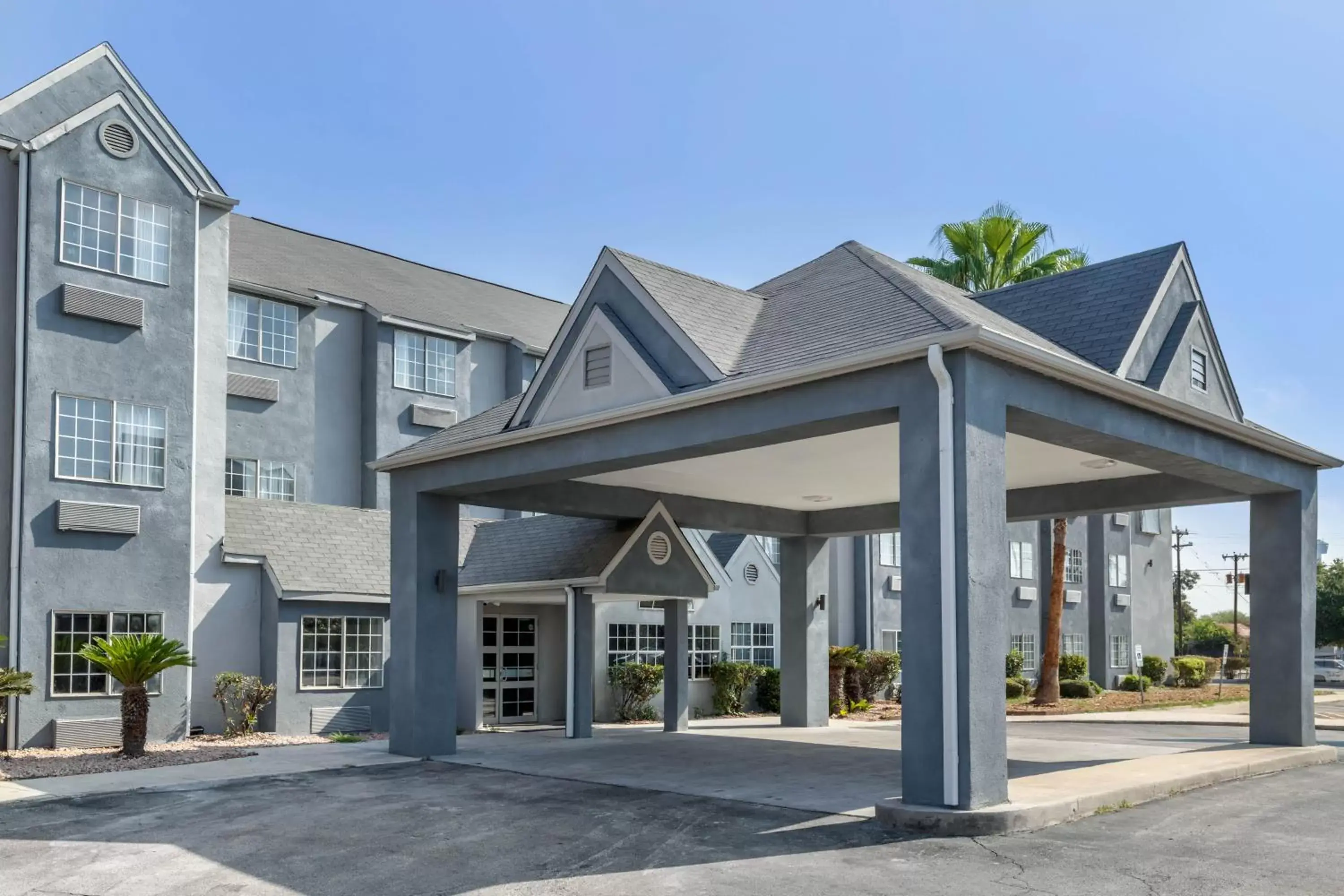 Property Building in Quality Inn Downtown - near Market Square Property Building in Quality Inn Downtown - near Market Square