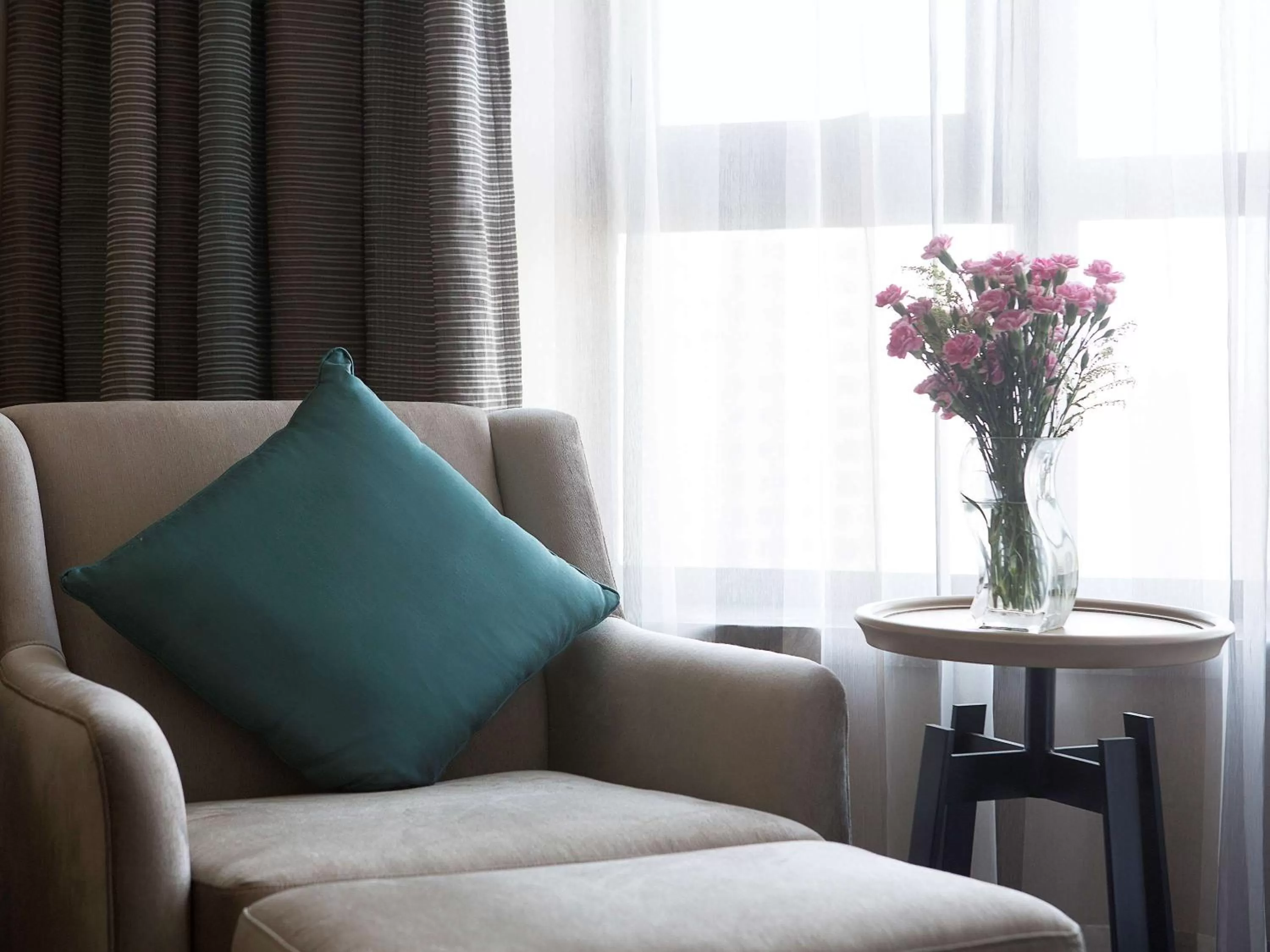 Photo of the whole room, Seating Area in Pullman Taiyuan