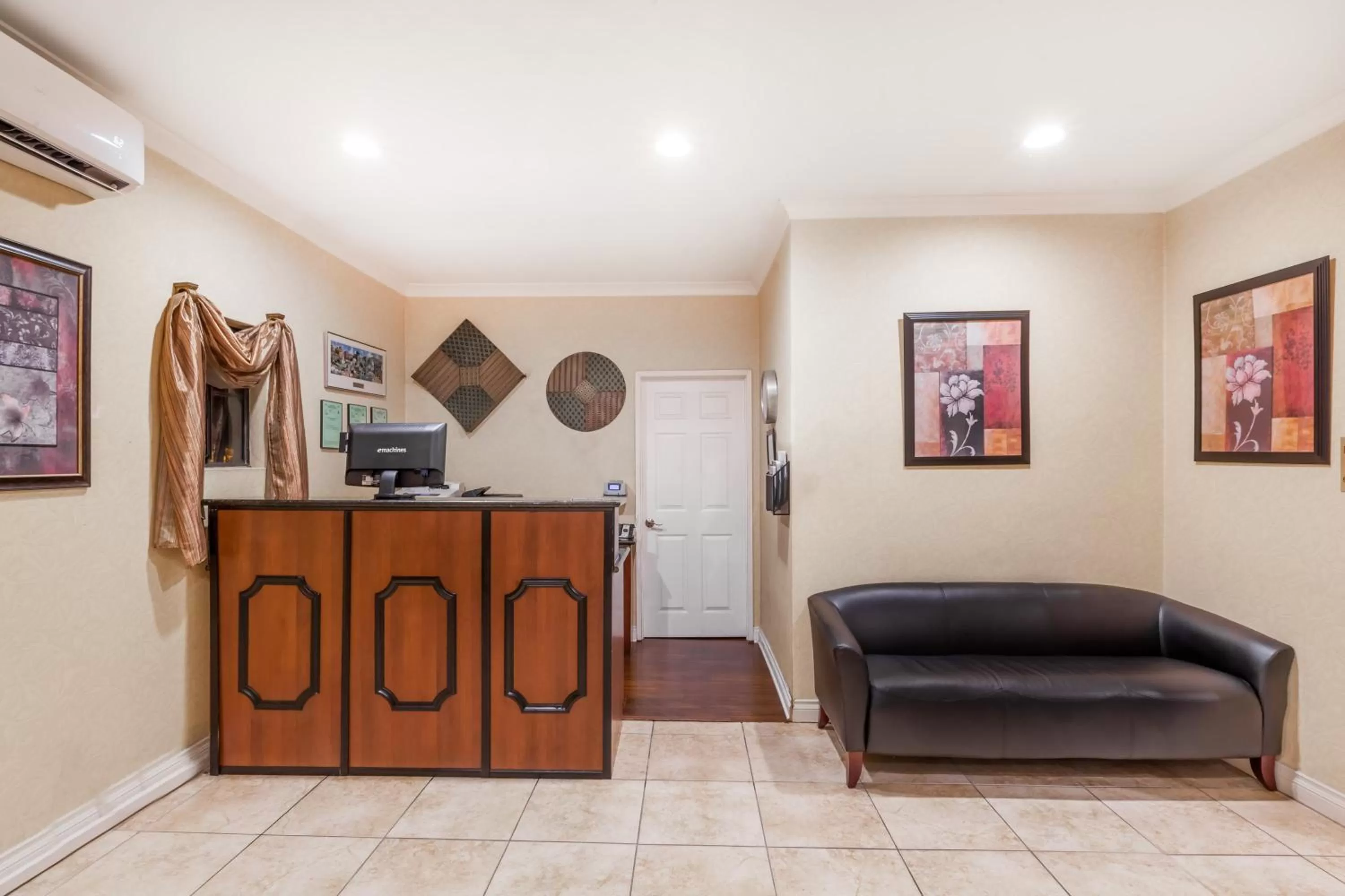 Lobby or reception in Ramada by Wyndham San Diego Poway Miramar